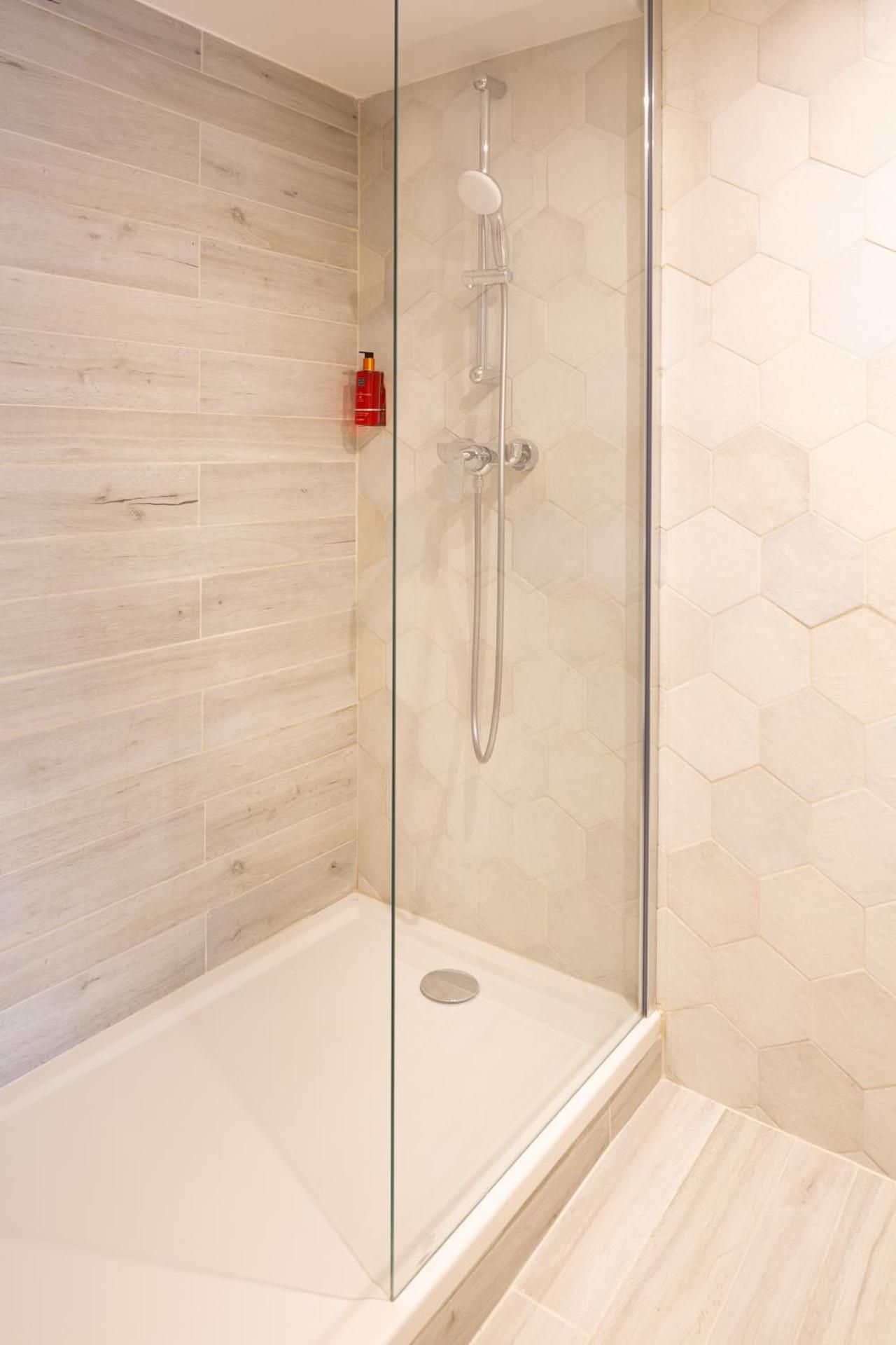 Deluxe Apartment with Terrace (2-4 adults)