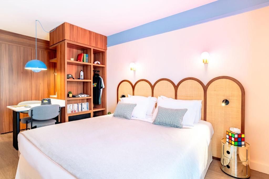 Connecting Rooms (4 Adults + 1 Child)