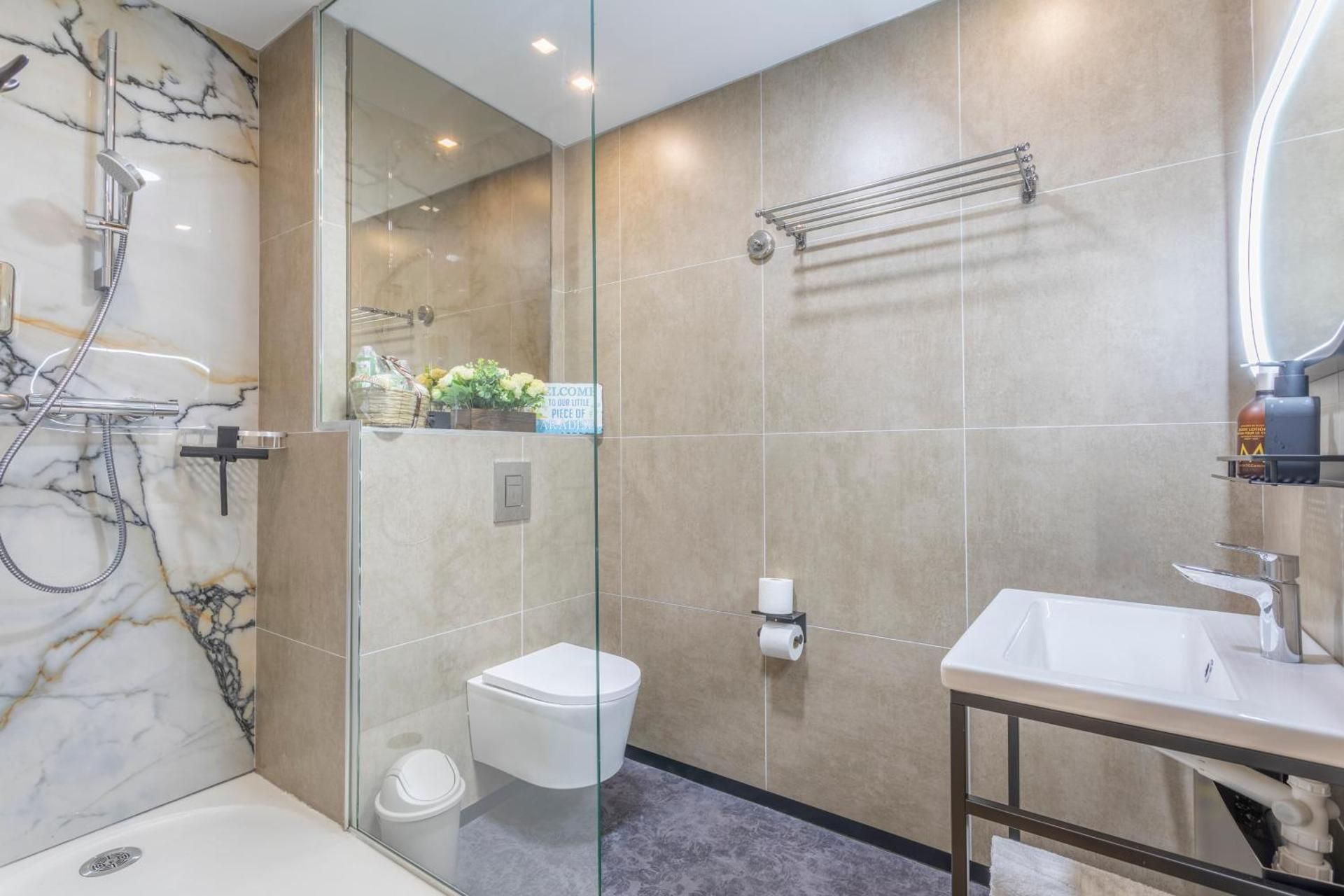 One-Bedroom Apartment