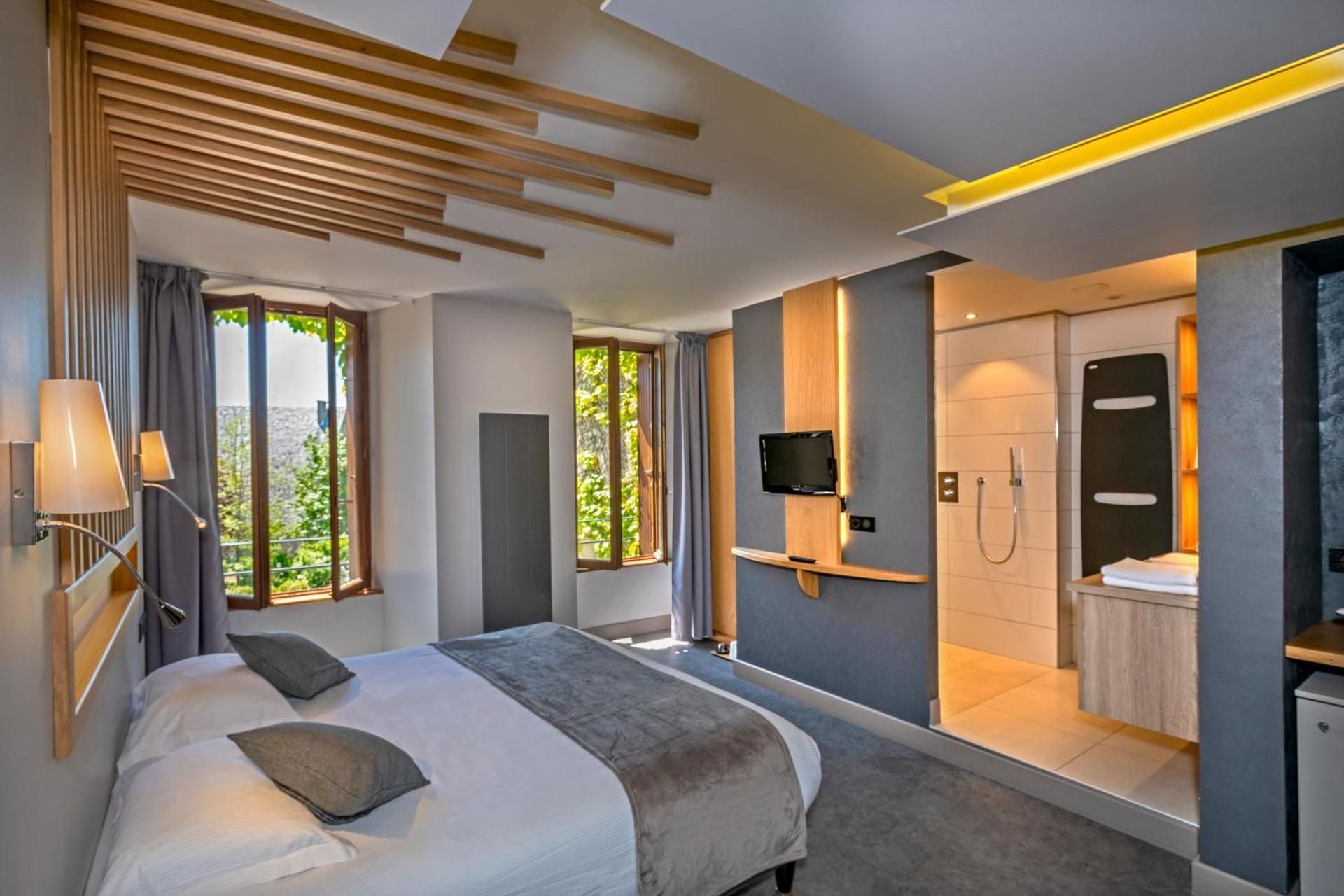 Superior King Suite