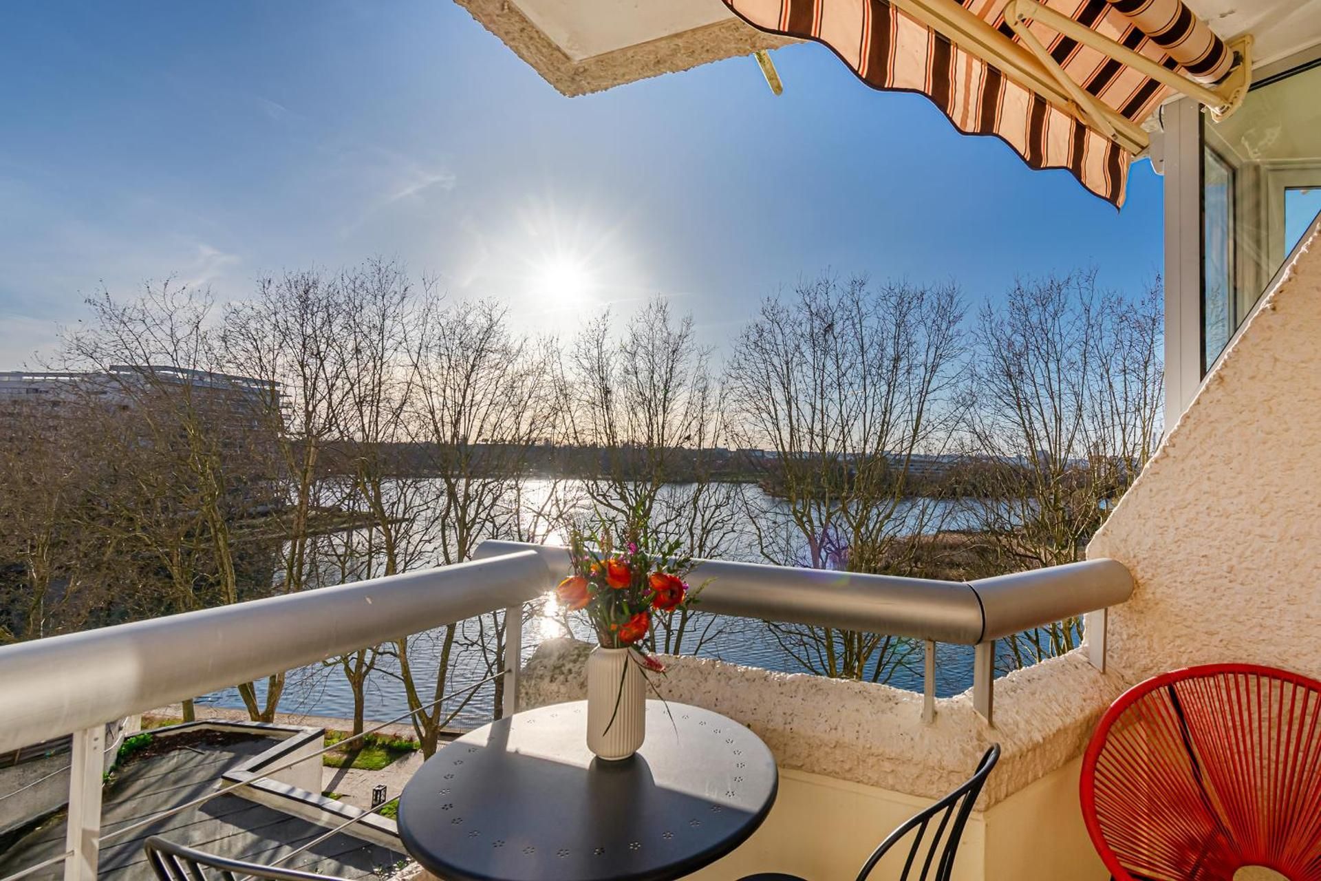 Suite with Lake View