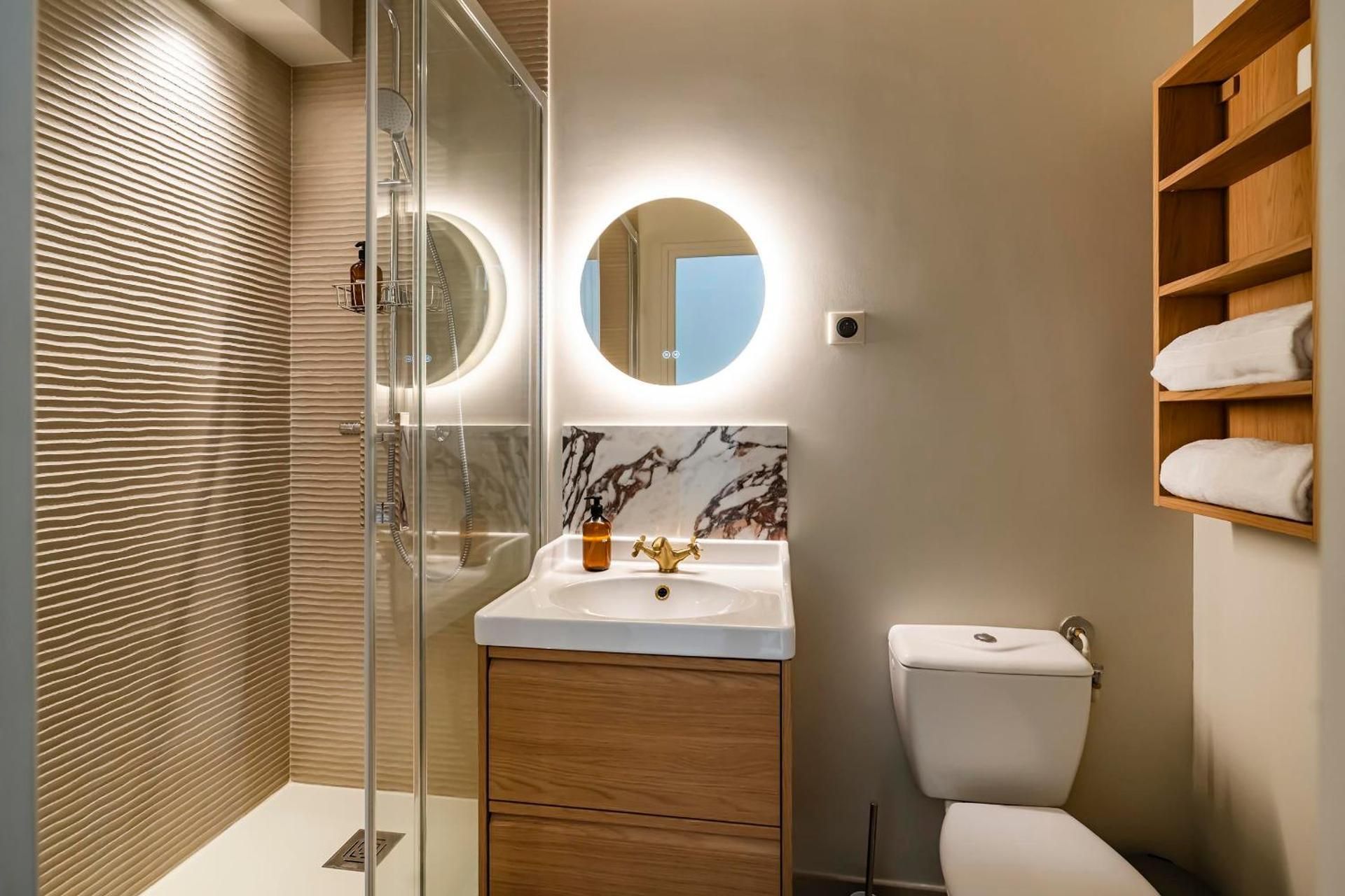 Suite with Lake View