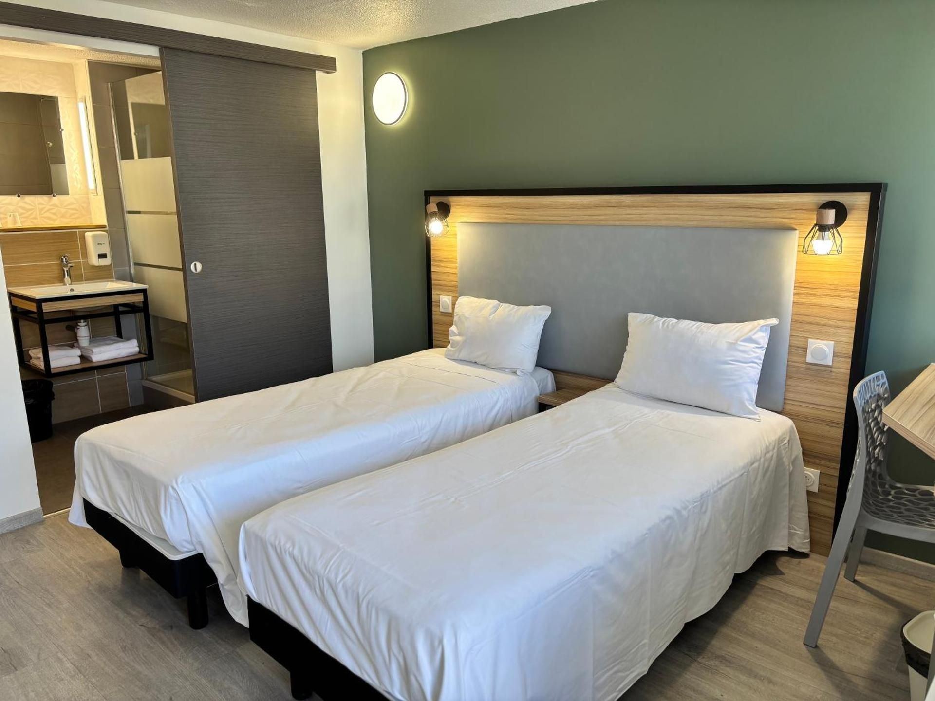 Hotel Restaurant Campanile De Saumur Standard Room - 2 Single Beds