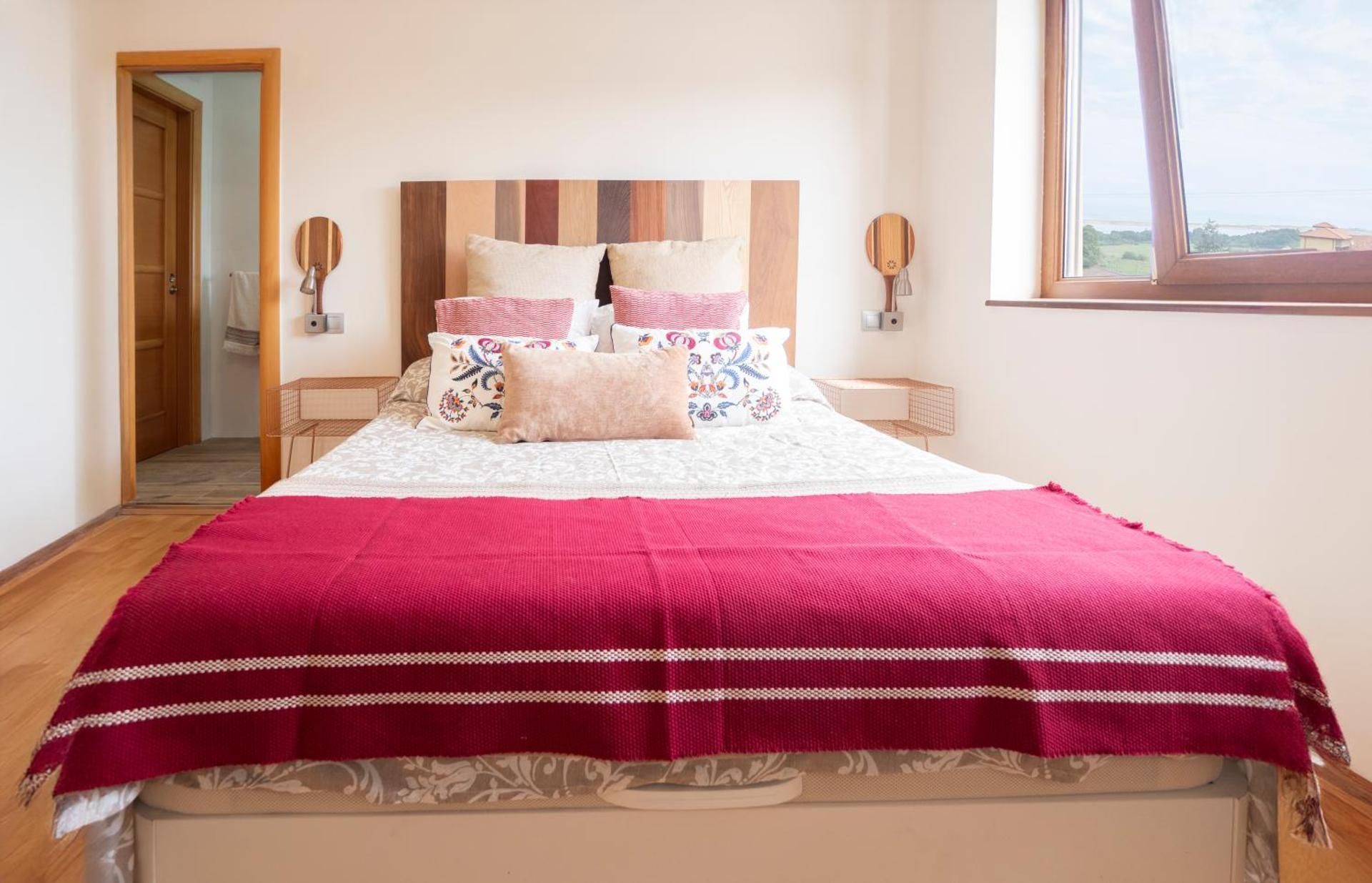 Deluxe Double Room with Side Sea View