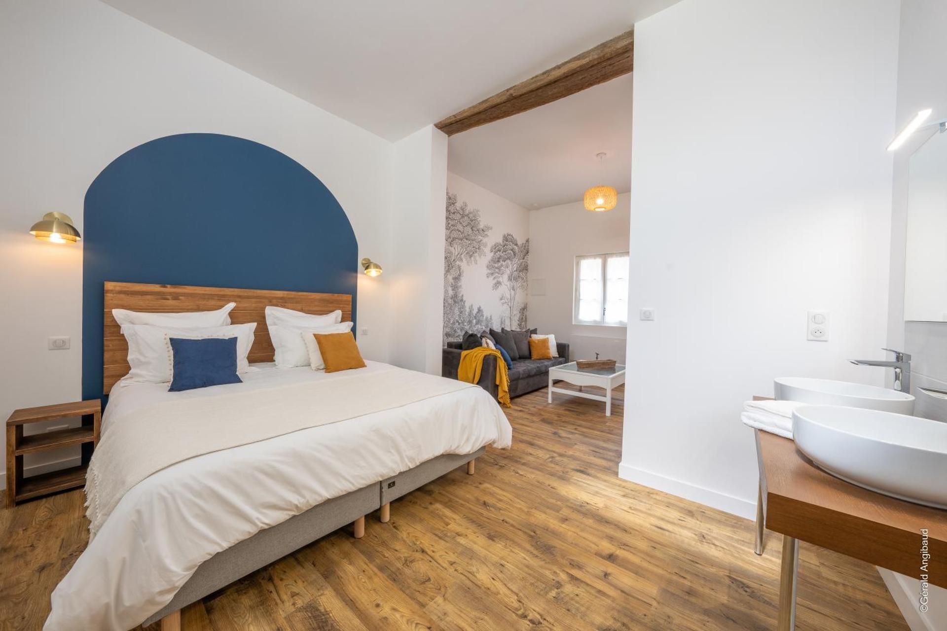 Deluxe King Room