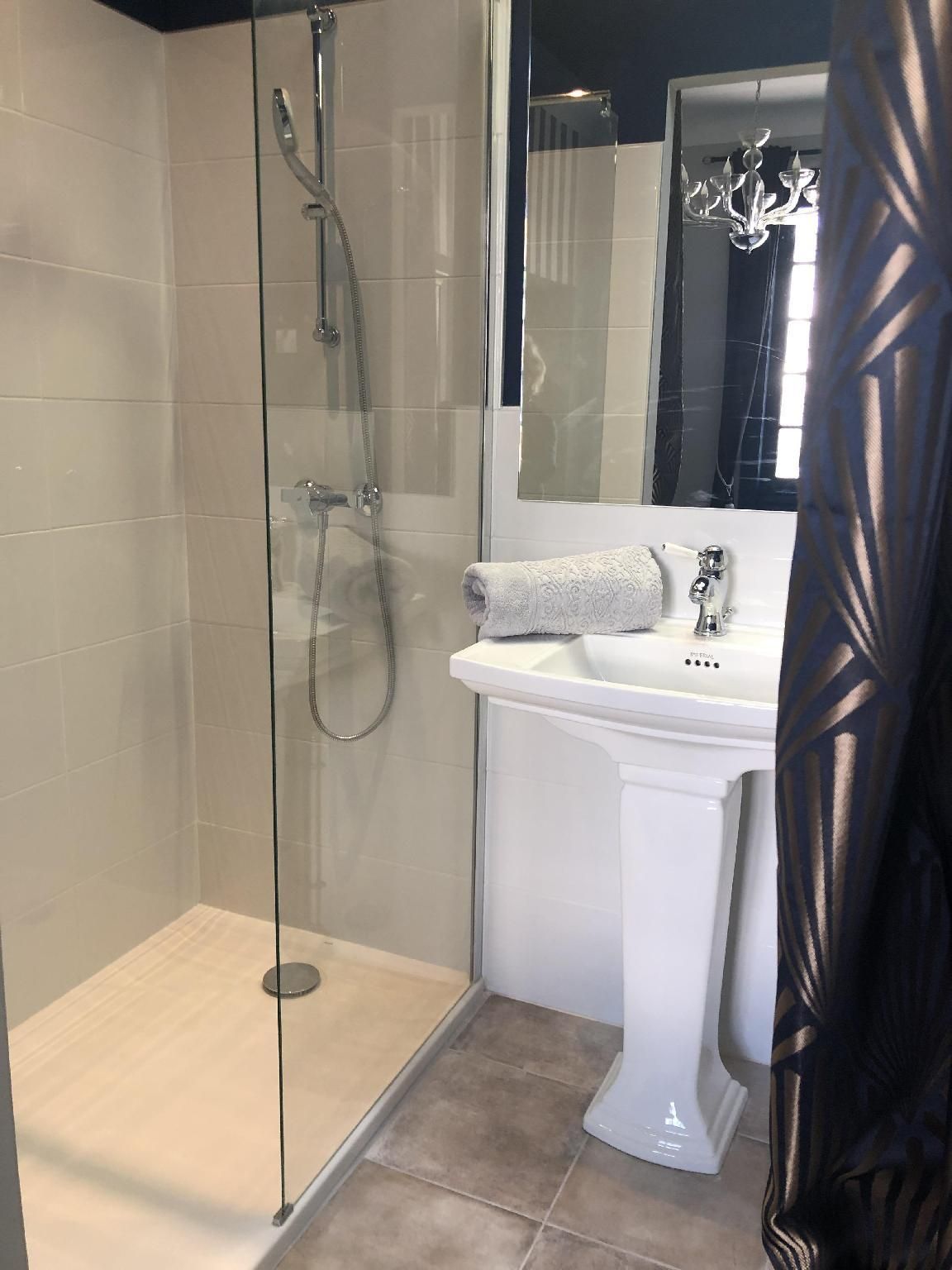 Le Boudoir du Marquis-Double room-Deluxe-Ensuite with Shower-Park View