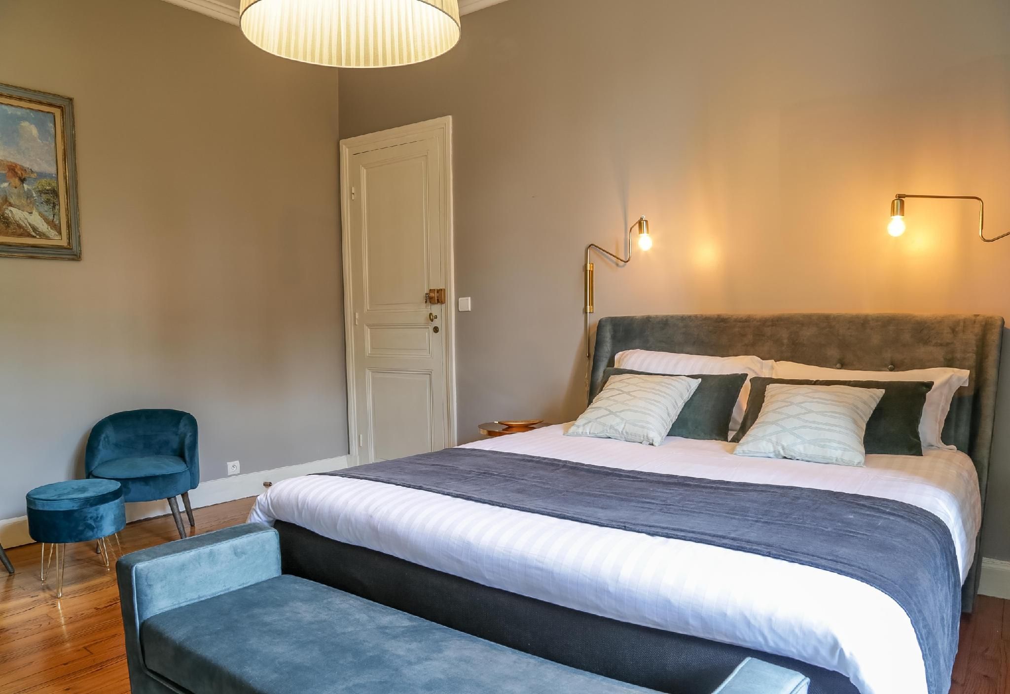 Les Bains du Marquis-Double room-Deluxe-Ensuite-Pool View