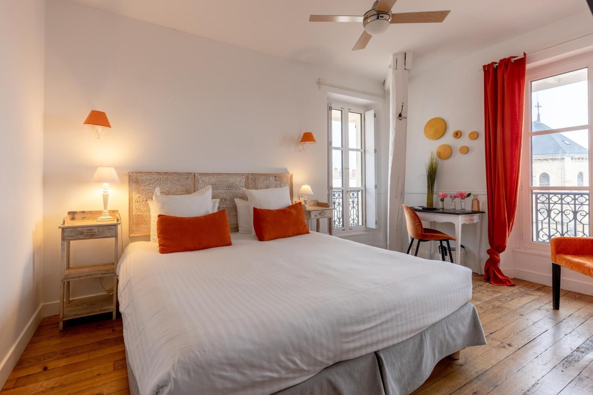 Double or Twin Room with Partial Sea View