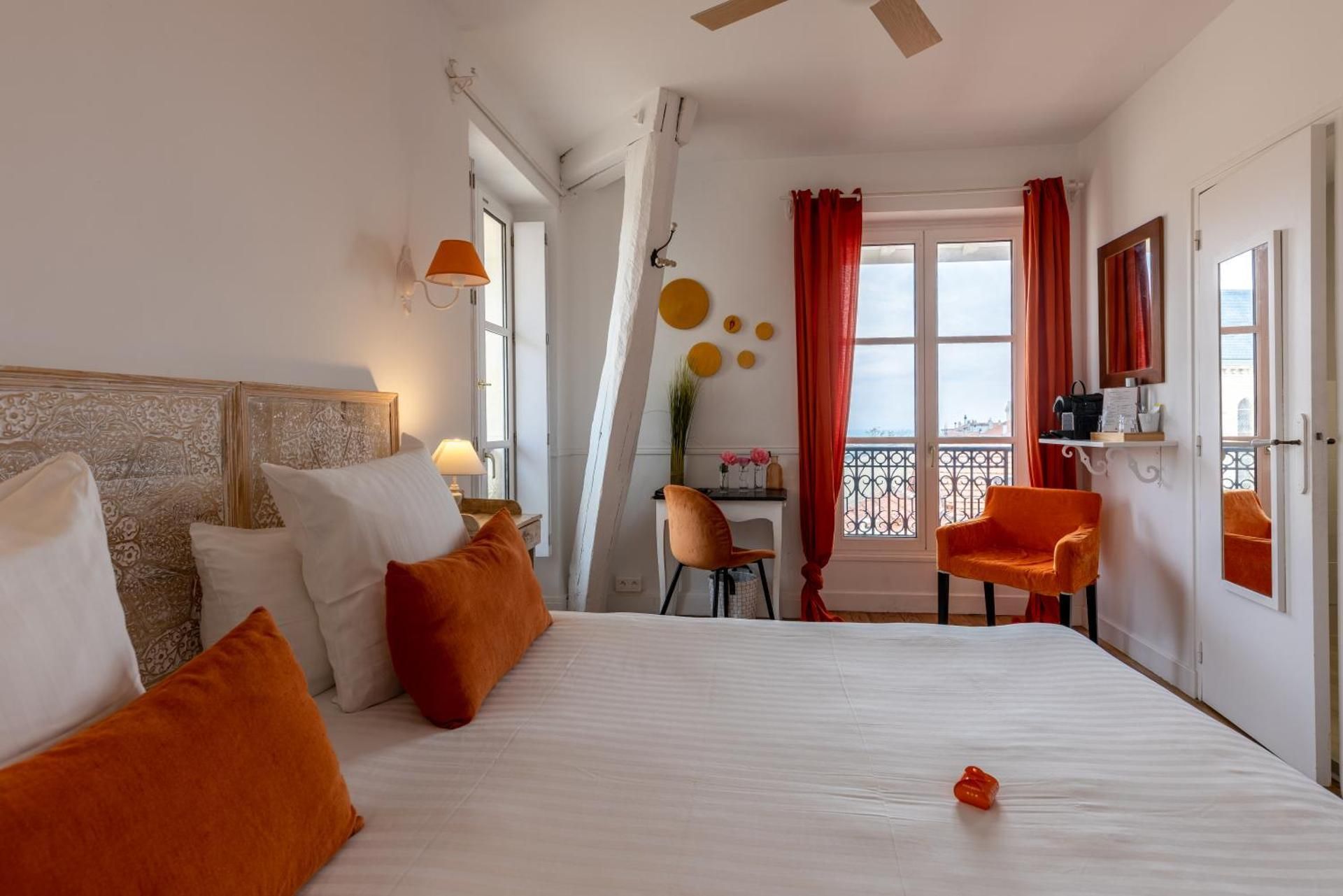 Double or Twin Room with Partial Sea View