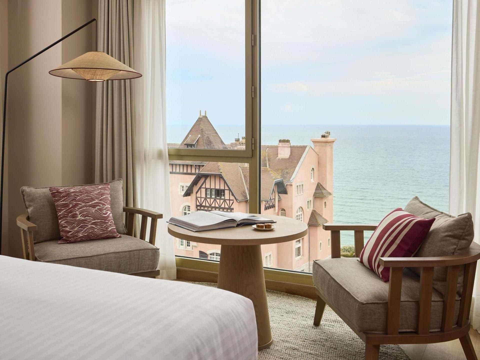 Deluxe Panoramic Room with 1 King-Size Bed, Ocean View