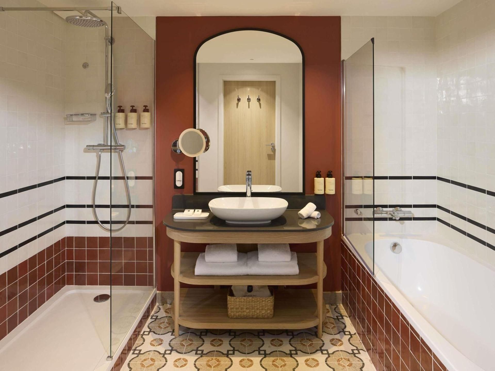 Le Talaia Hotel & Spa Biarritz - MGallery Collection Deluxe King Suite with Sofa Bed 3