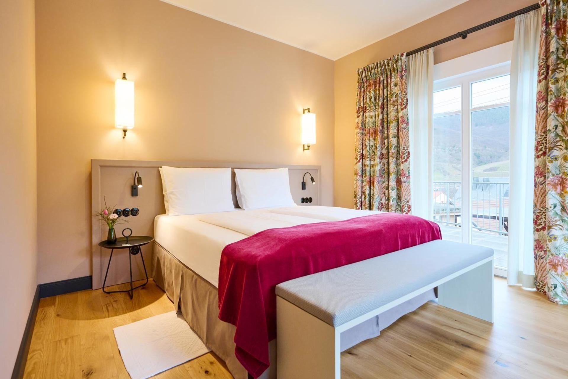 Winzerhof Ross & Rose Double Room with Sea View 2