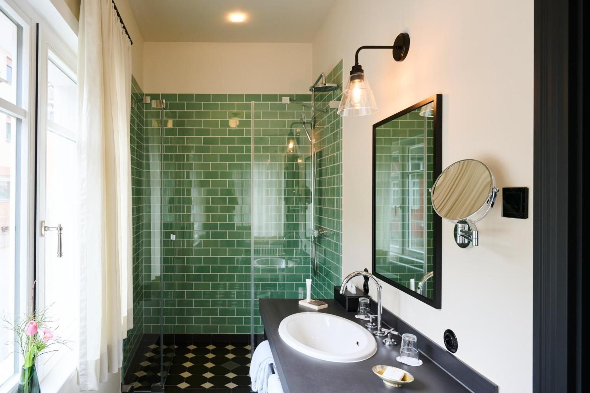 Winzerhof Ross & Rose Double Room with Sea View 3