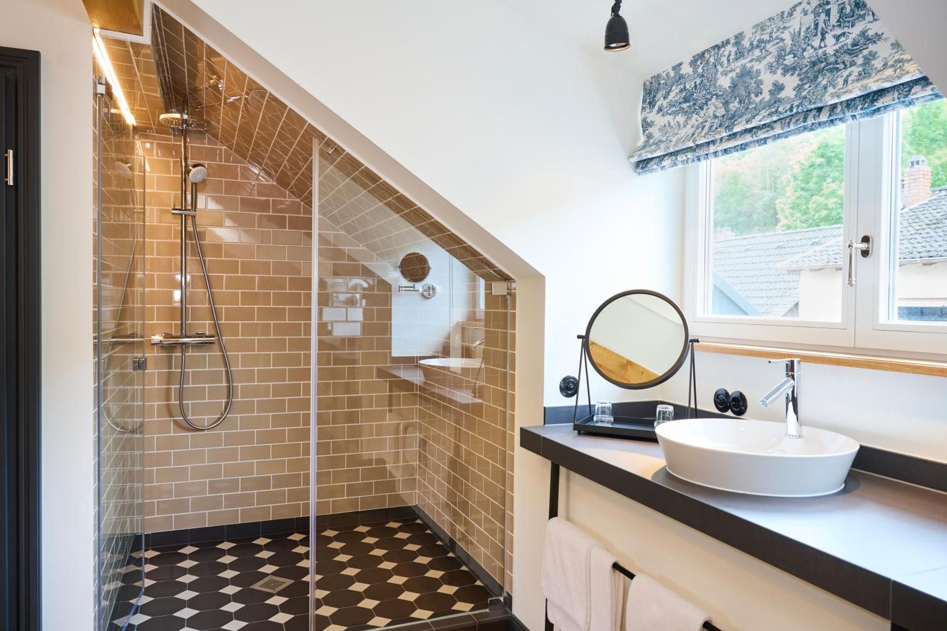 Winzerhof Ross & Rose Two-Bedroom Apartment with River View 2