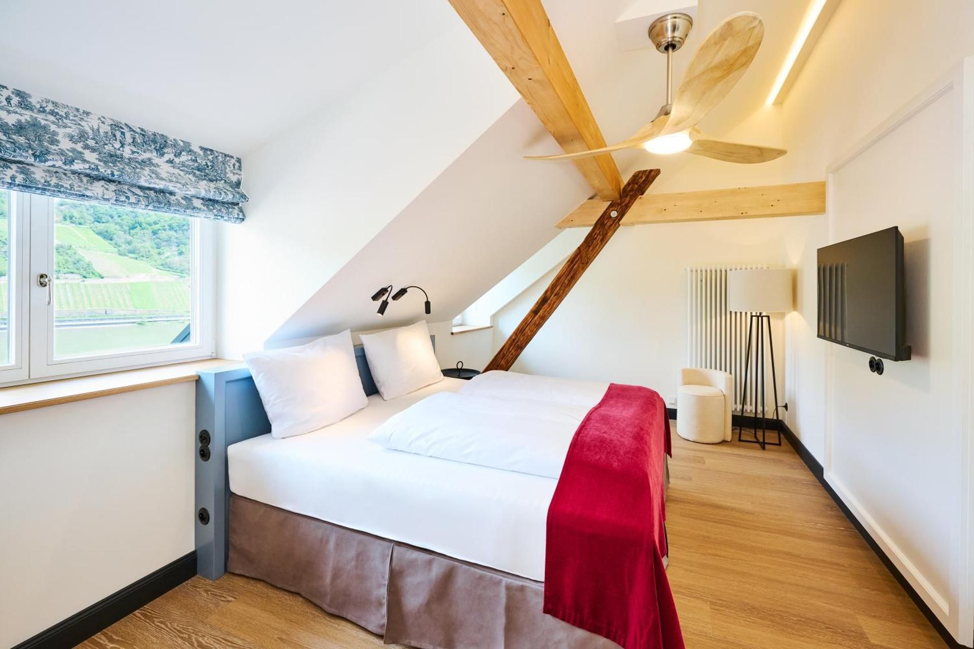 Winzerhof Ross & Rose Two-Bedroom Apartment with River View