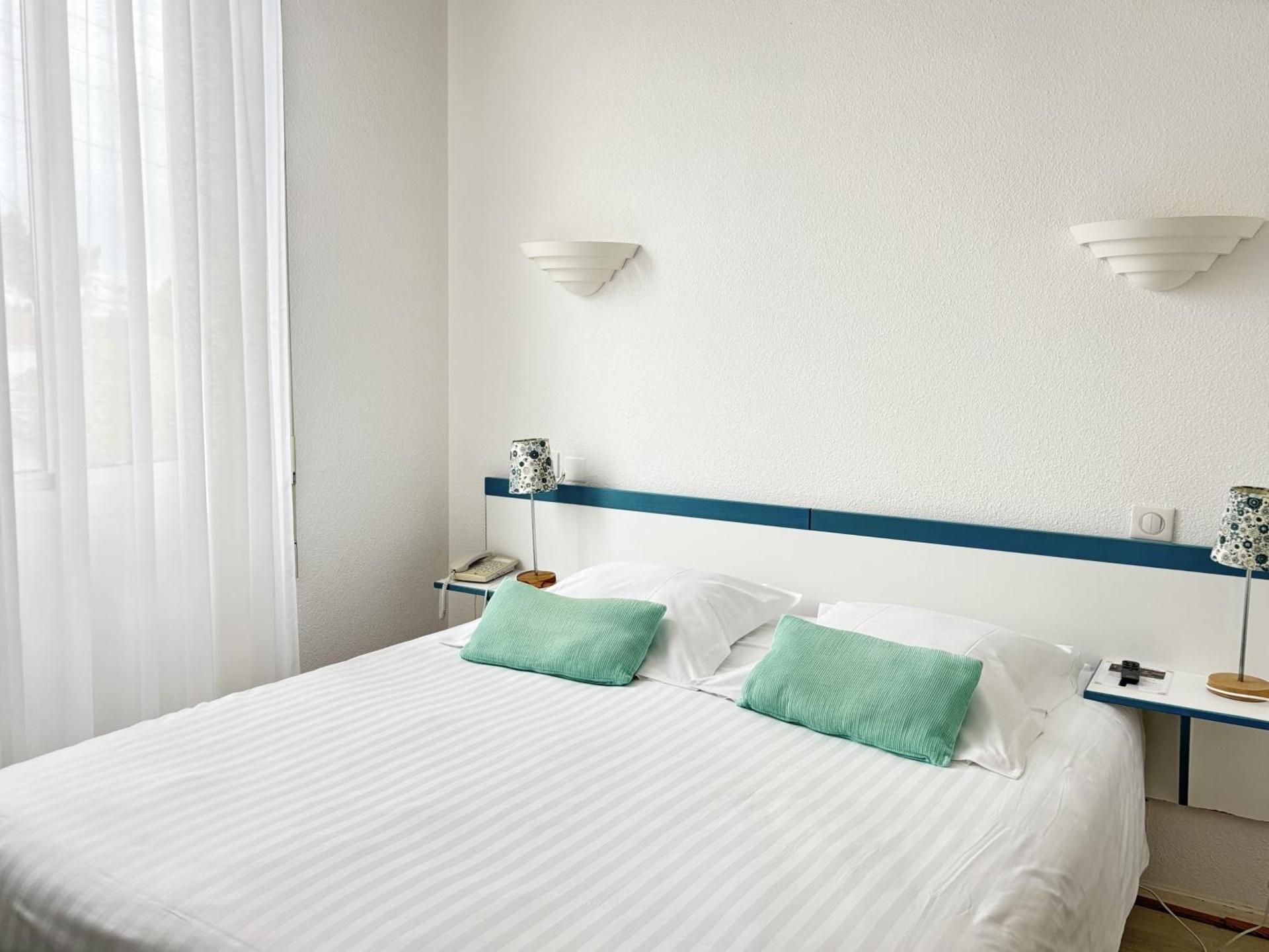 Double Room - Street Side