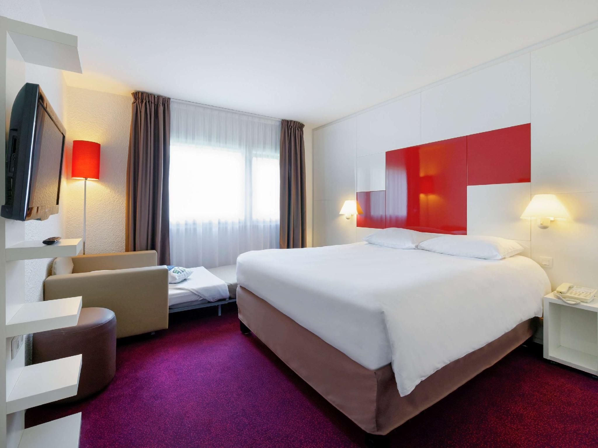 Room 1 double bed and 1 sofa-bed