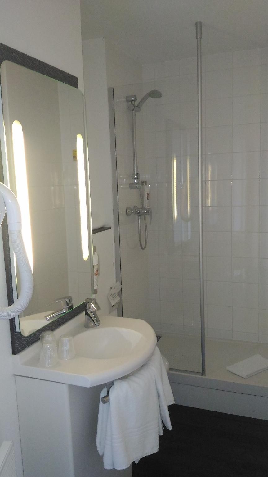 Standard Room with two single beds