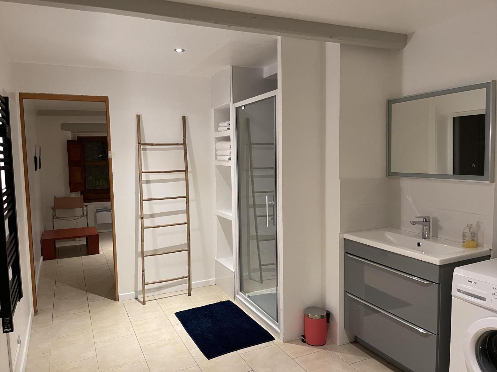 Deluxe Two-Bedroom Apartment with Garden View