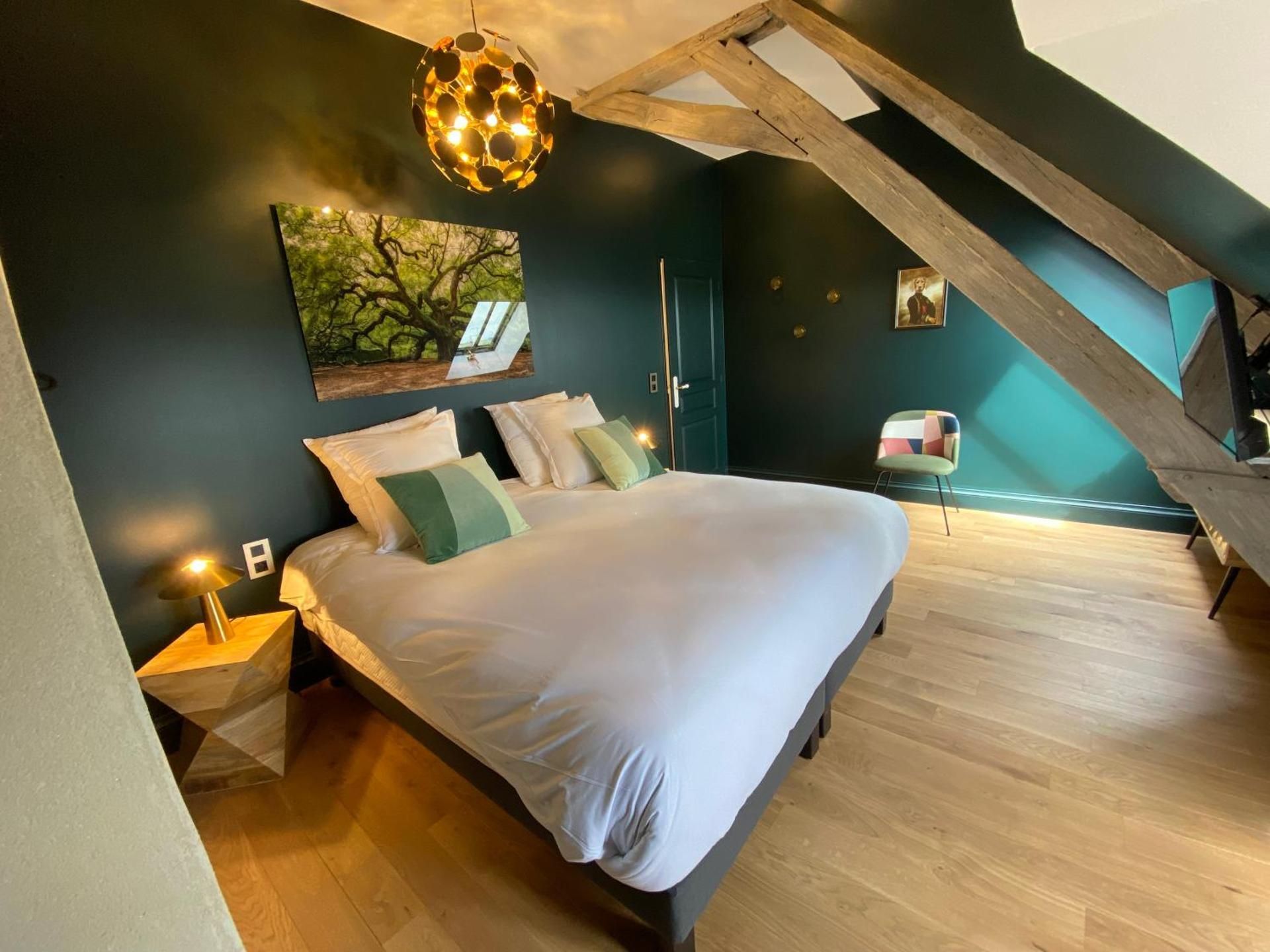 One-Bedroom Deluxe Apartment