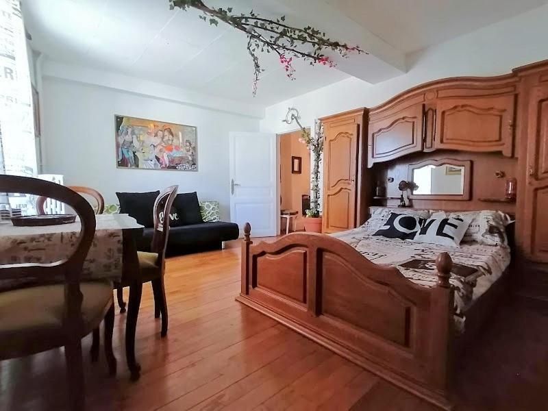 Deluxe Room (2 Adults + 1 Child)