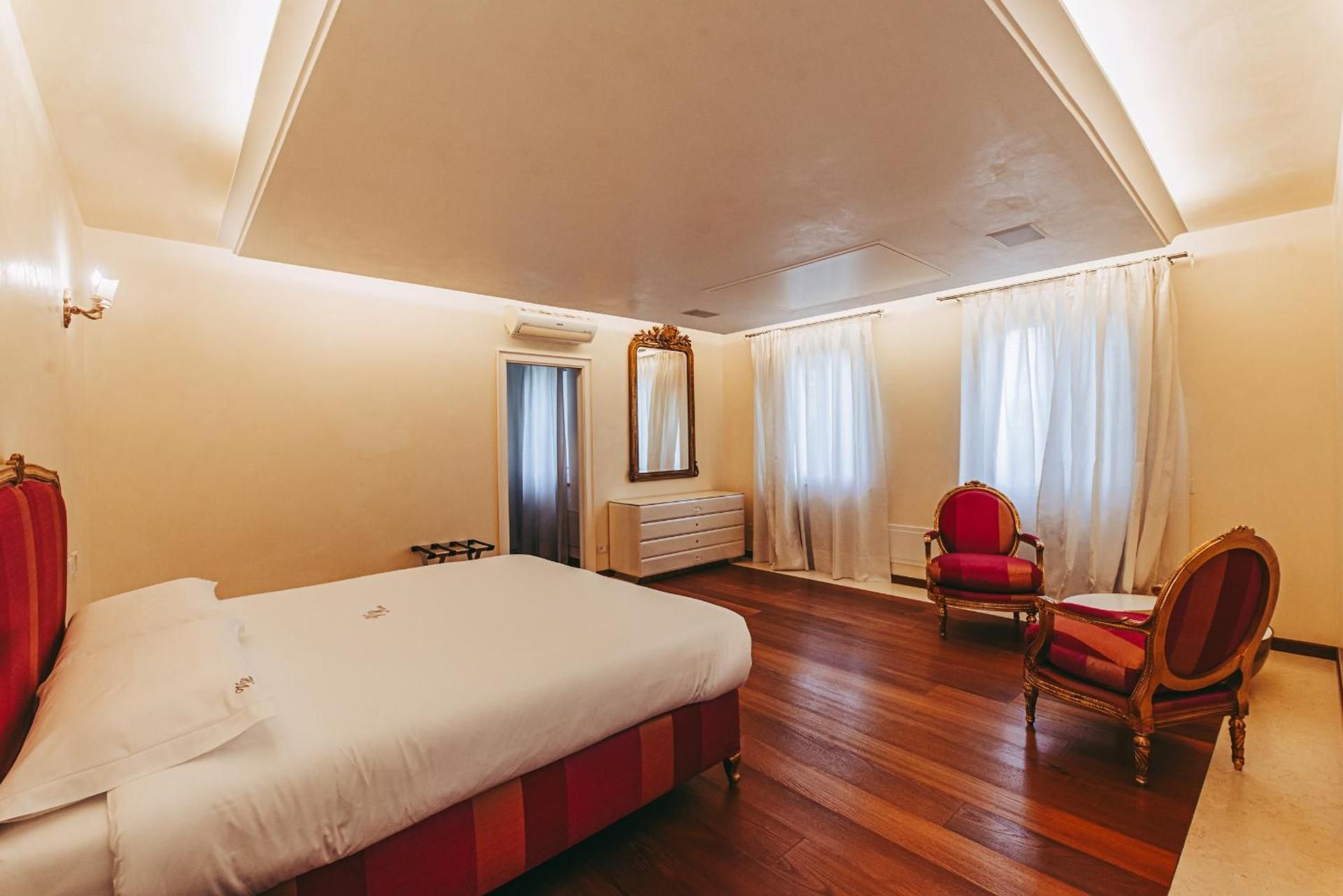 Deluxe Double Room with Bath