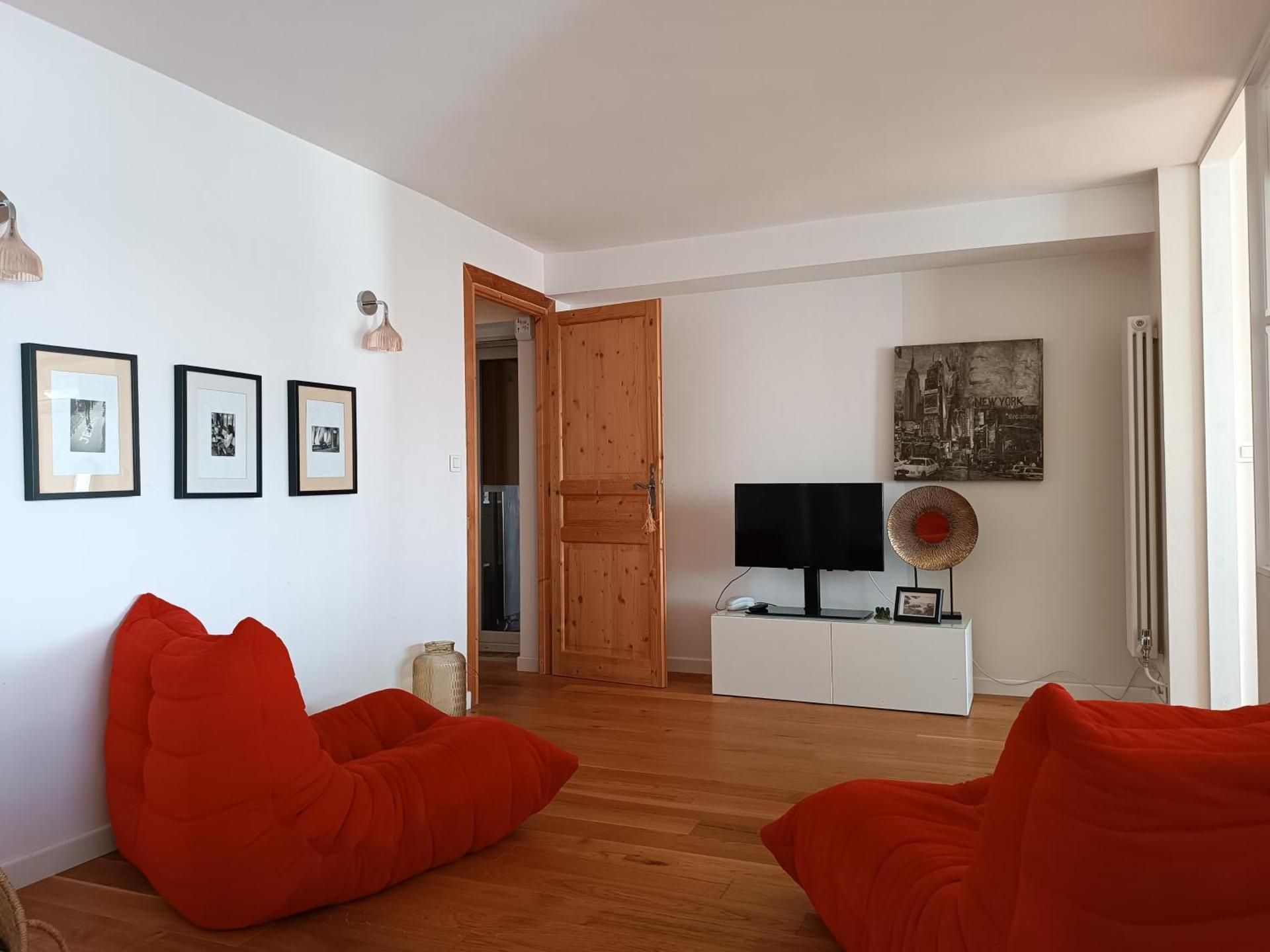DELUXE APARTMENT