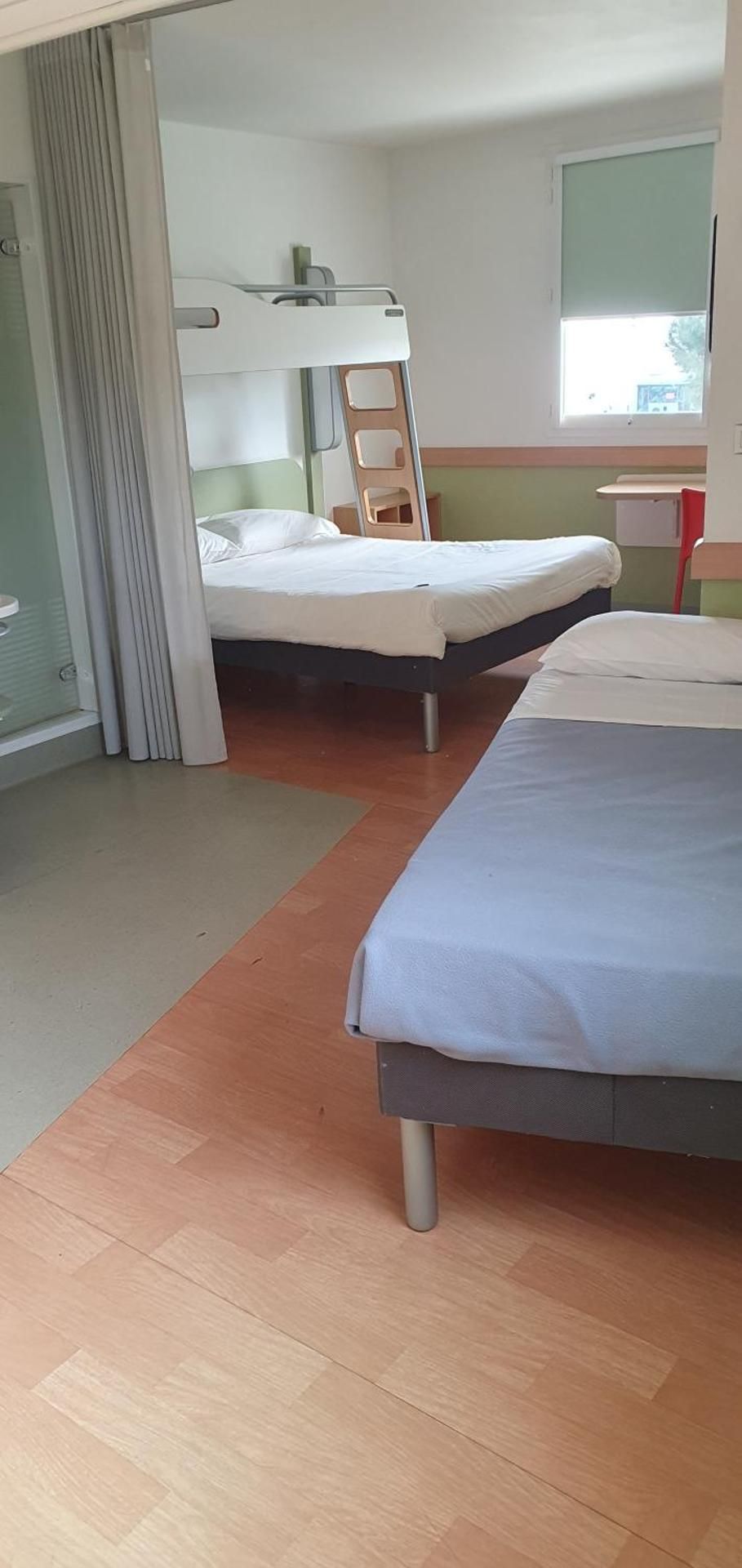 ibis budget Roanne Family Room 2