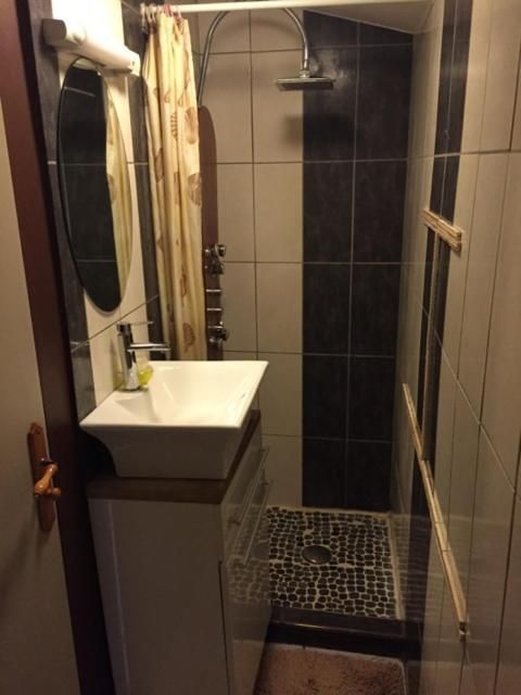 Apartment with Shower