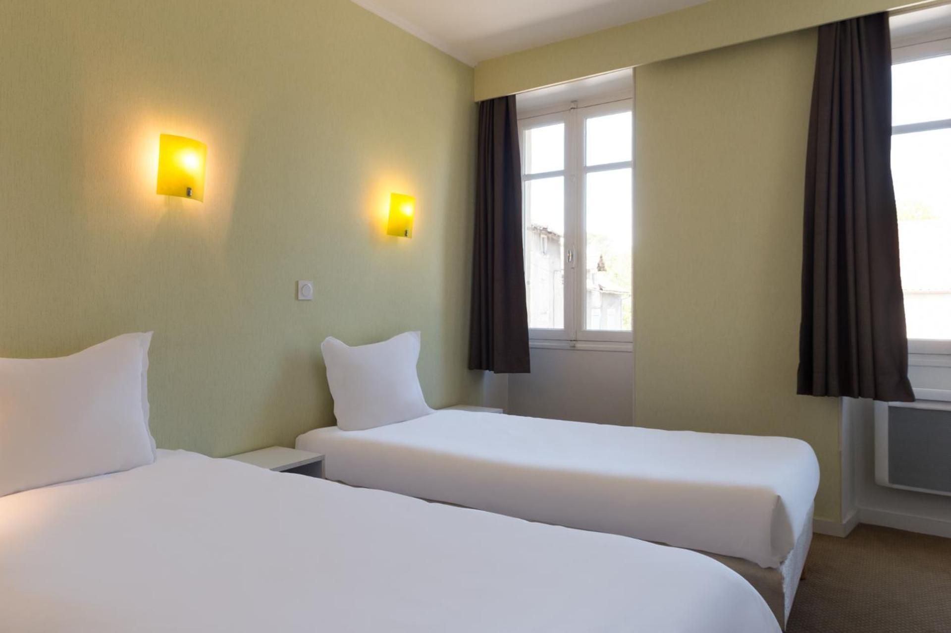 Comfort 1 or 2 persons twin beds