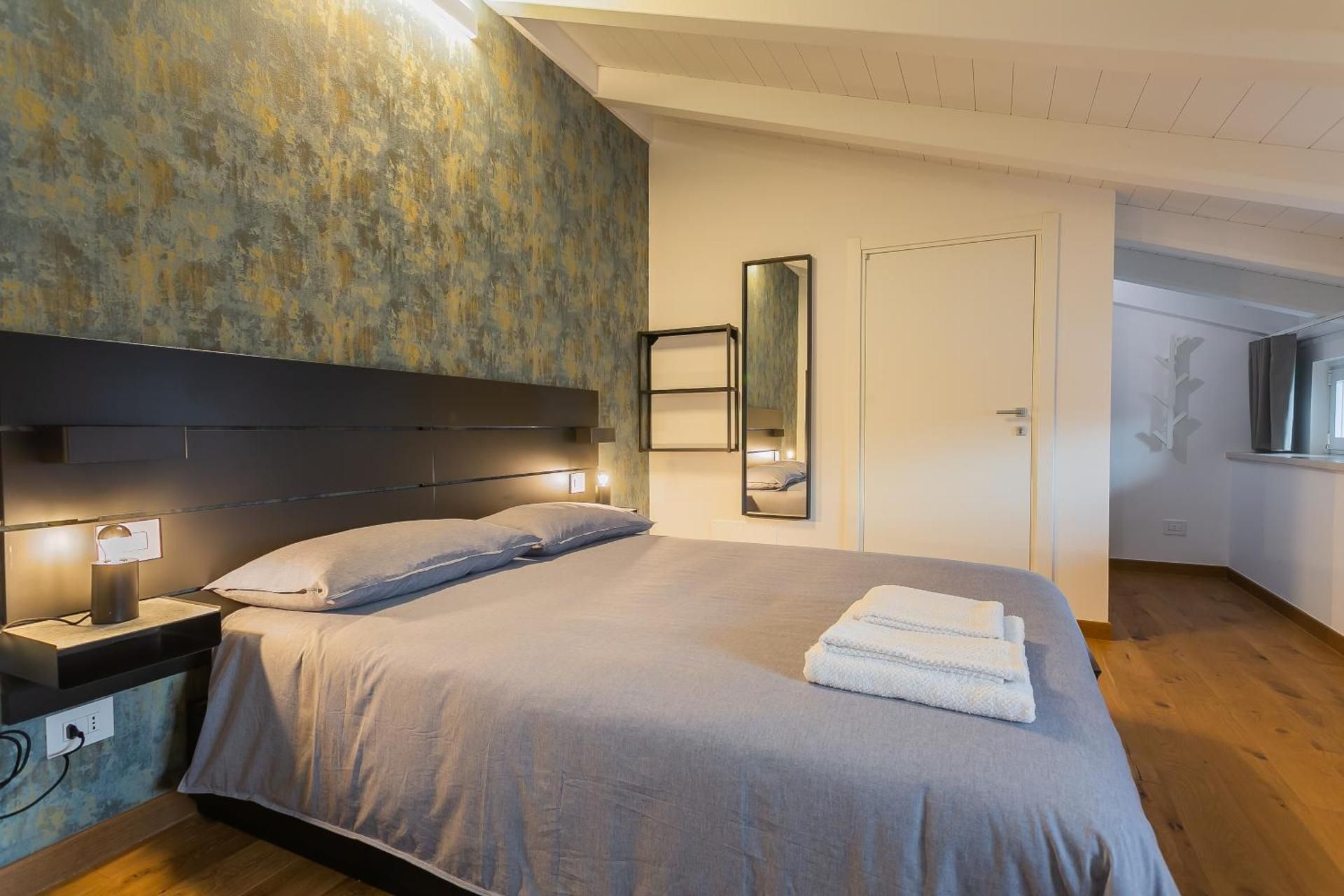 Deluxe Queen Room