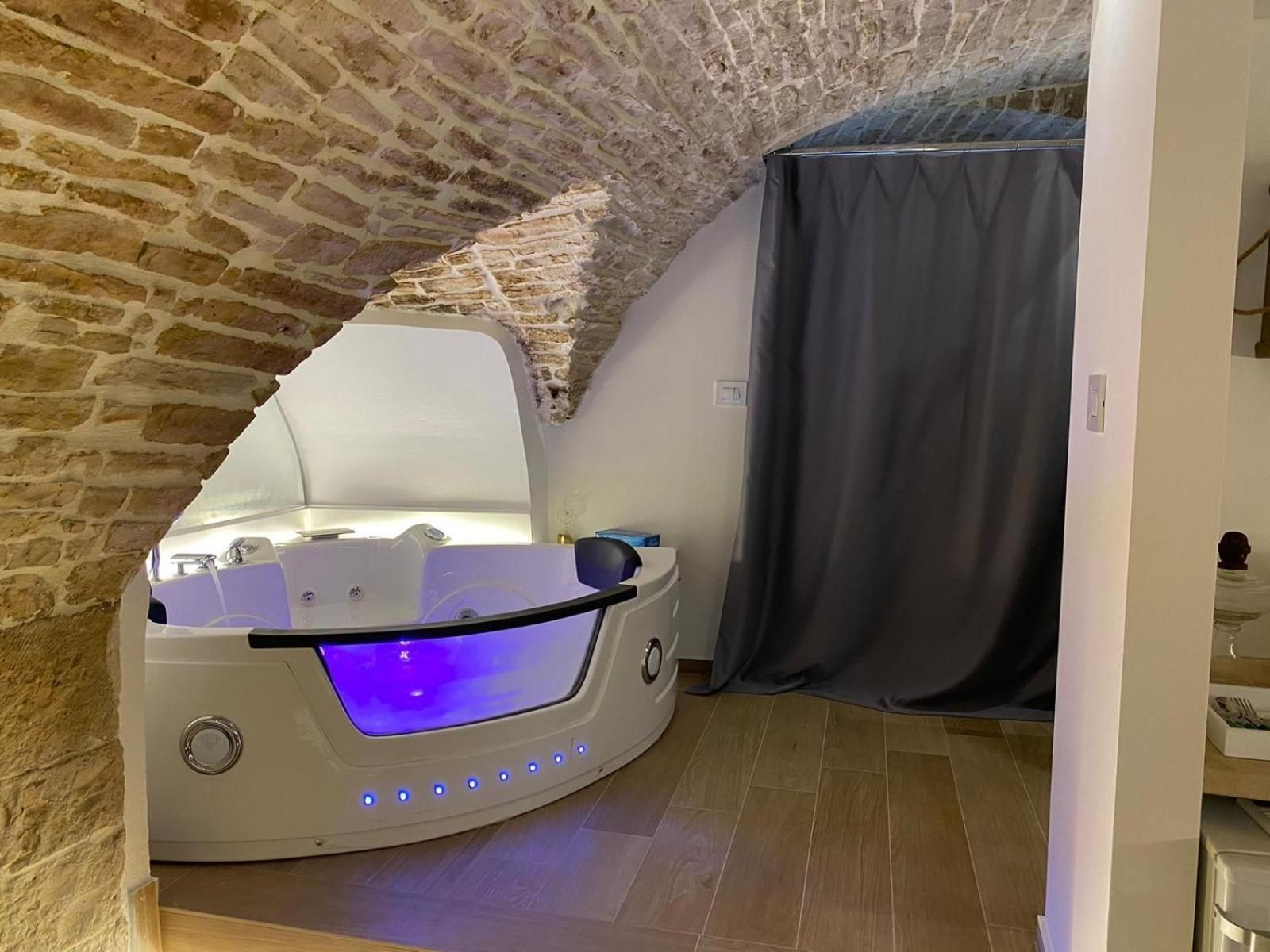 King Room with Spa Bath