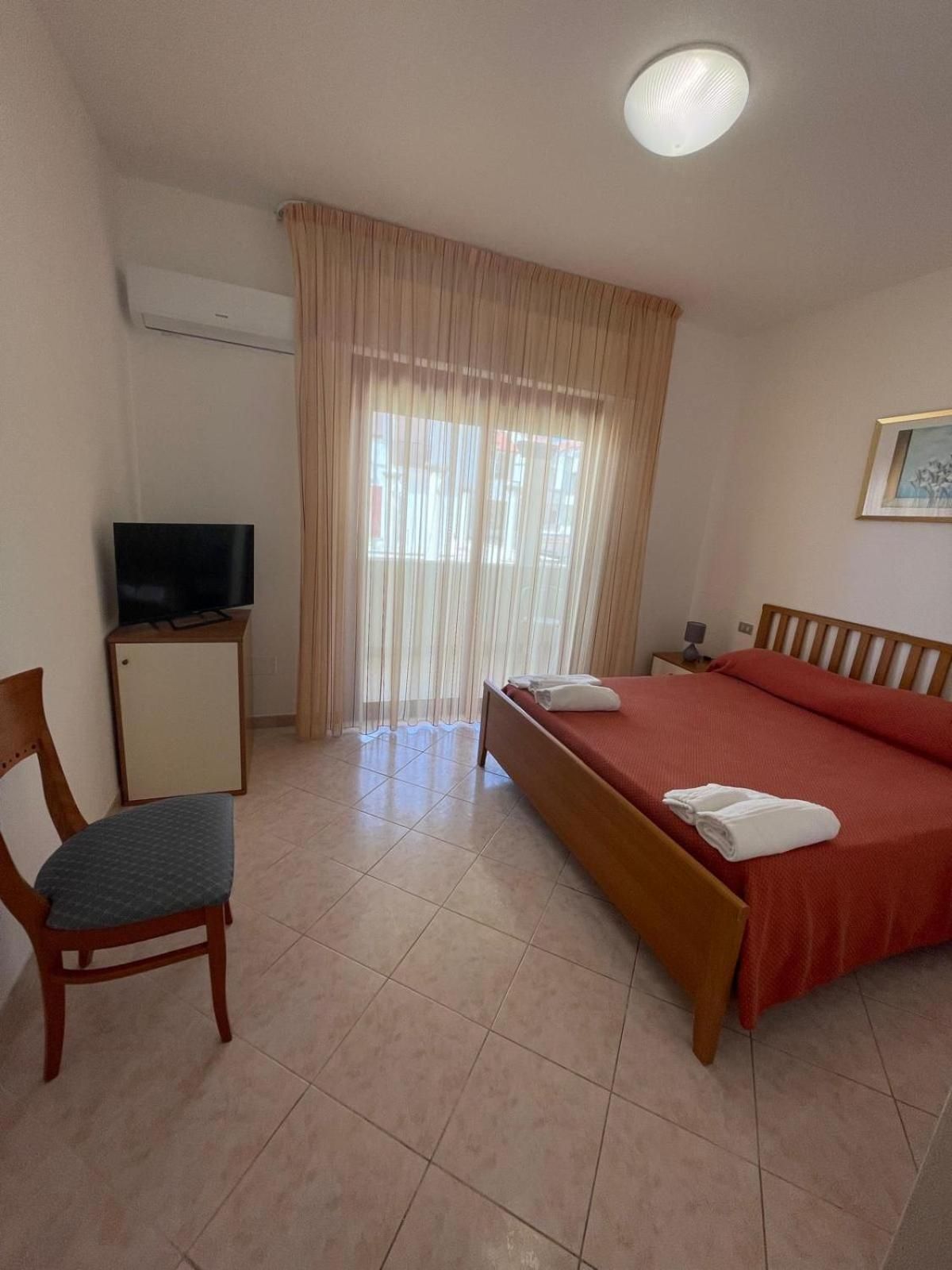 Deluxe Double Room with Balcony and Sea View