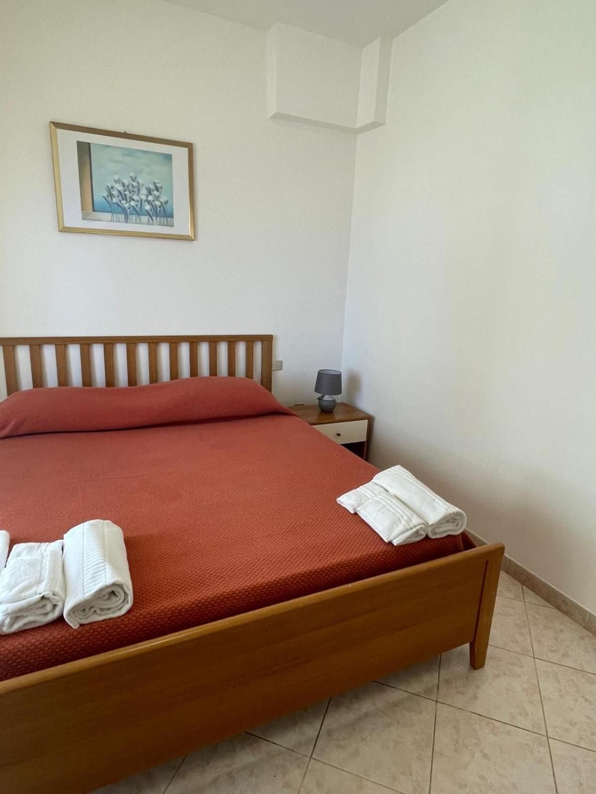 Deluxe Double Room with Side Sea View