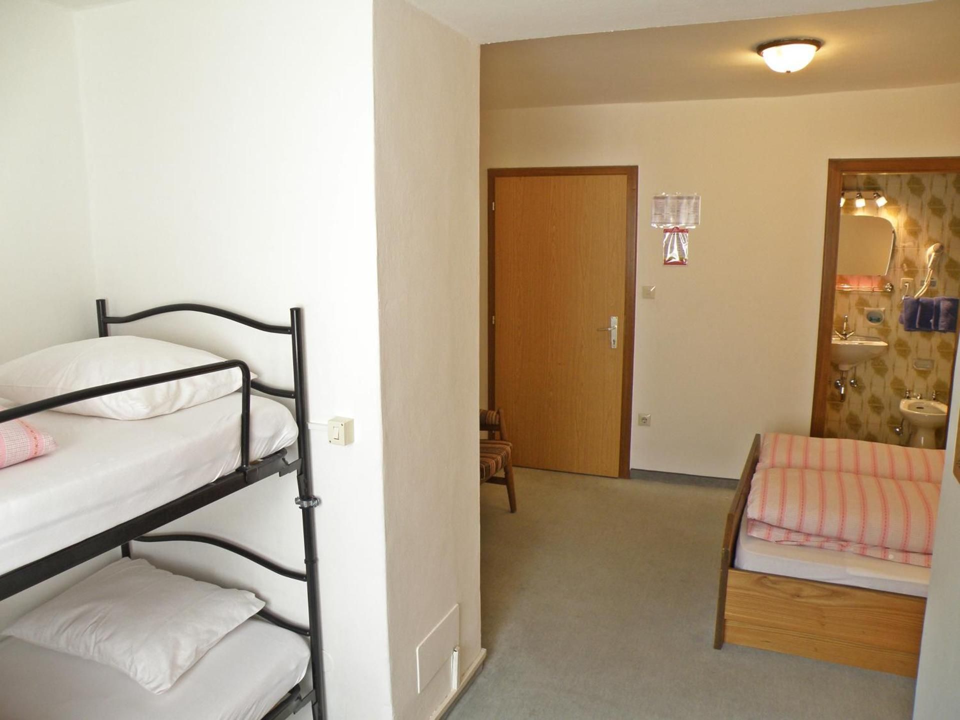 Family Room (2 Adults + 2 Children)