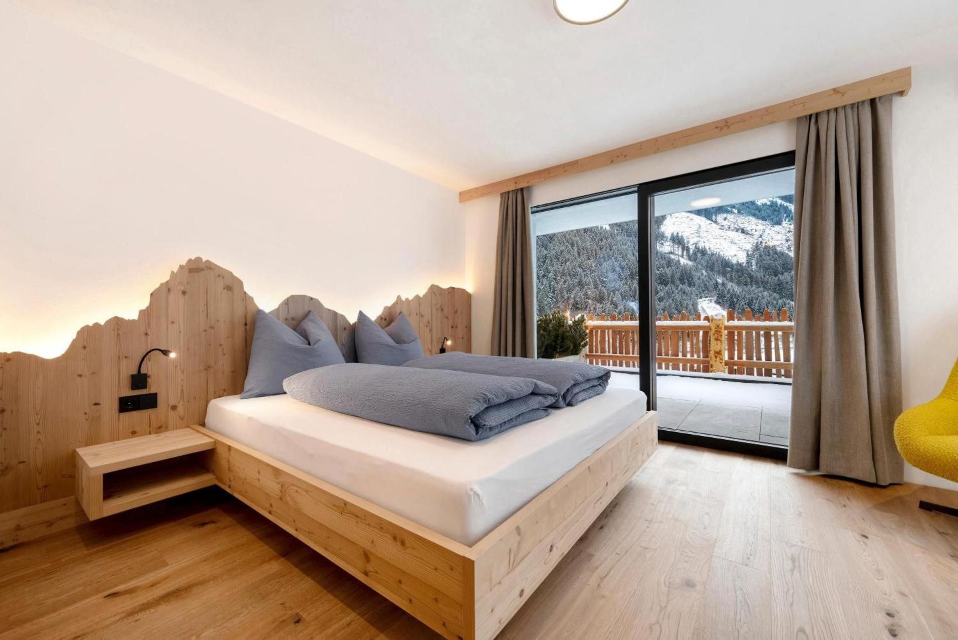 Superior One-Bedroom Apartment