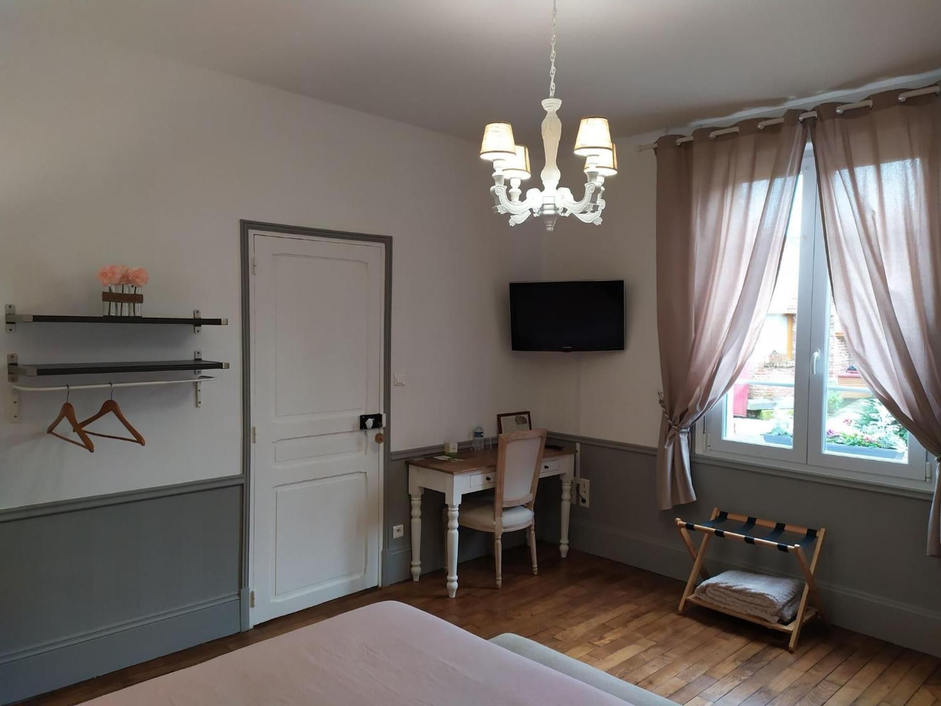 Standard Queen Room