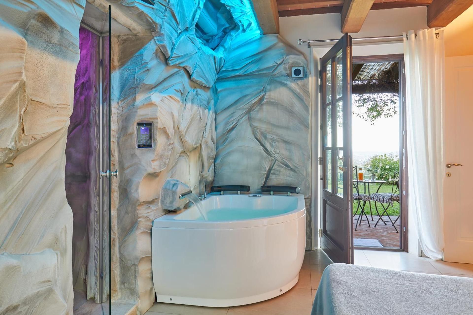 Suite with Hot Tub