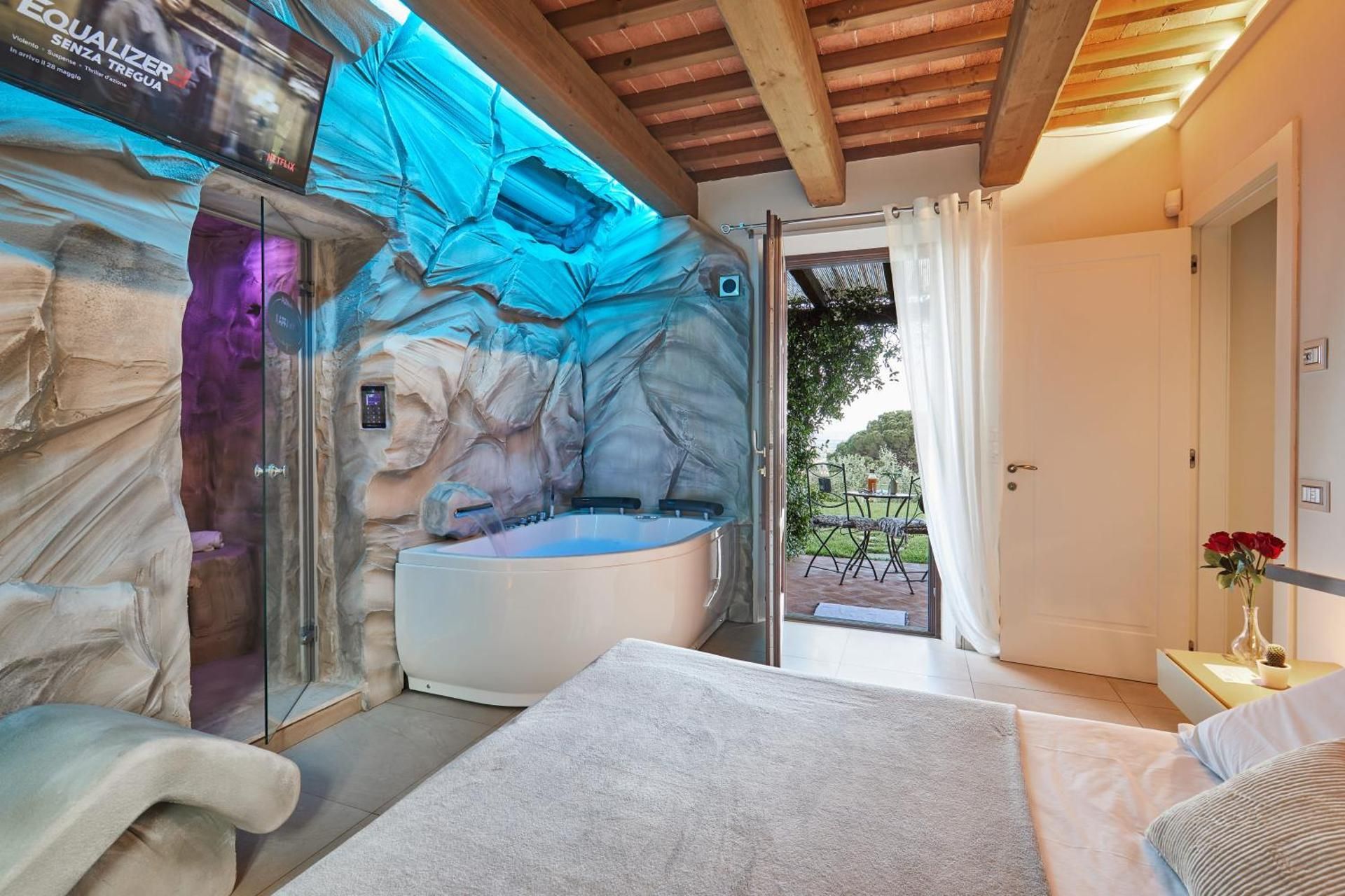 Suite with Hot Tub