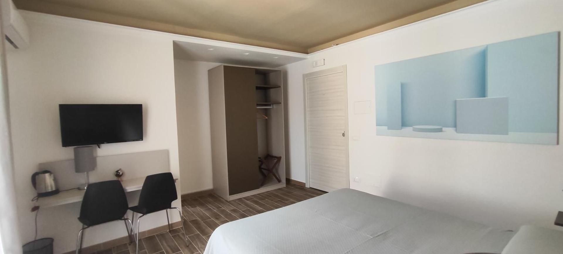 Deluxe Double Room with Shower