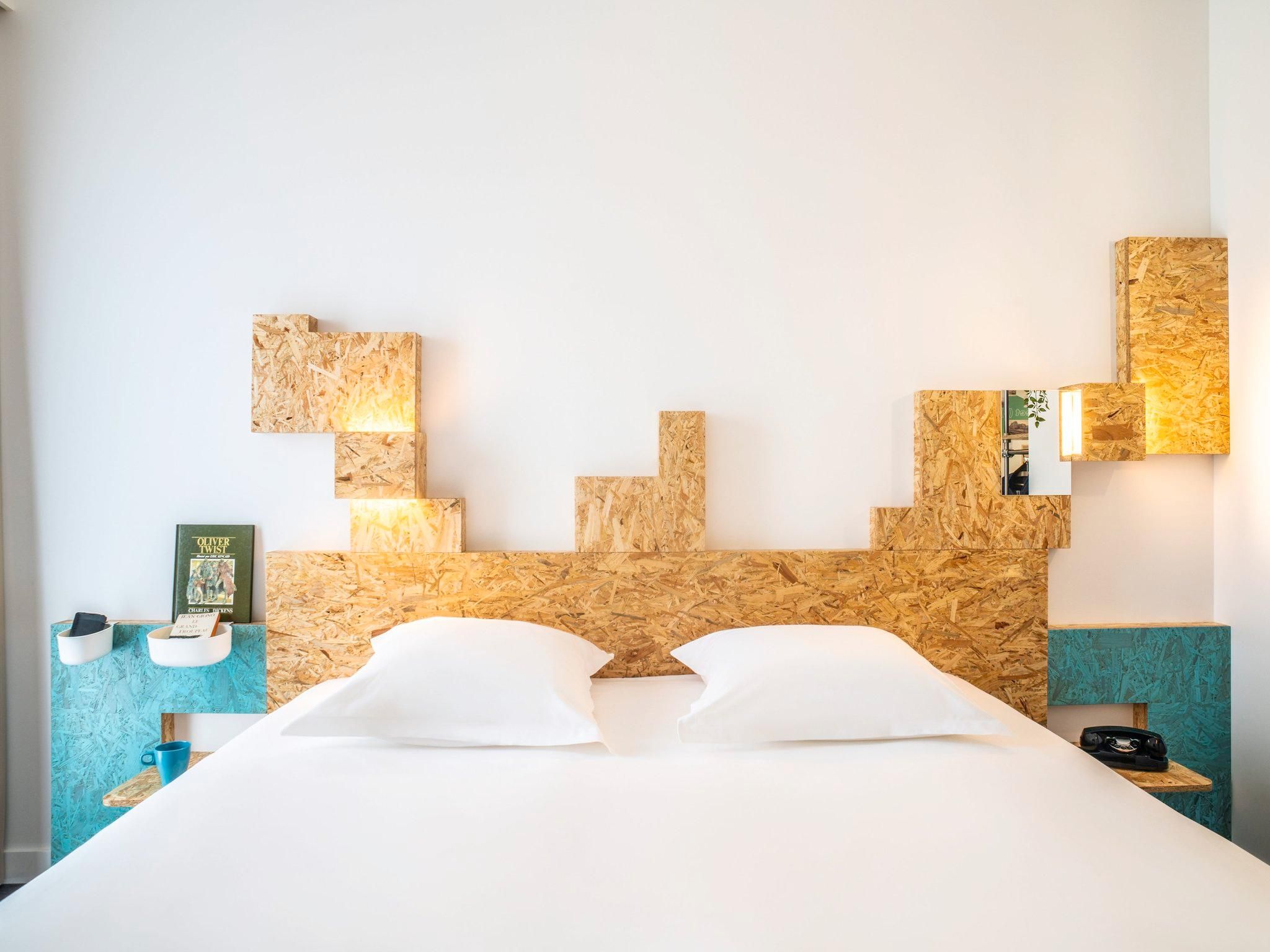 greet Hotel Rennes Pacé POP room with double bed