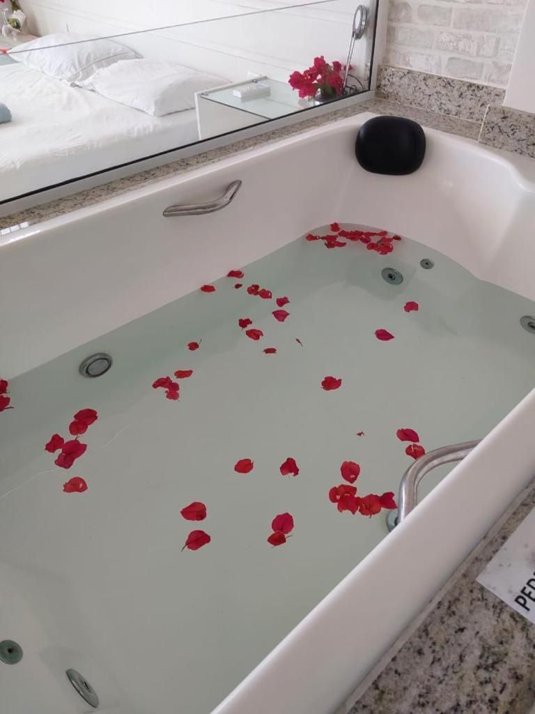 Queen Suite with Spa Bath
