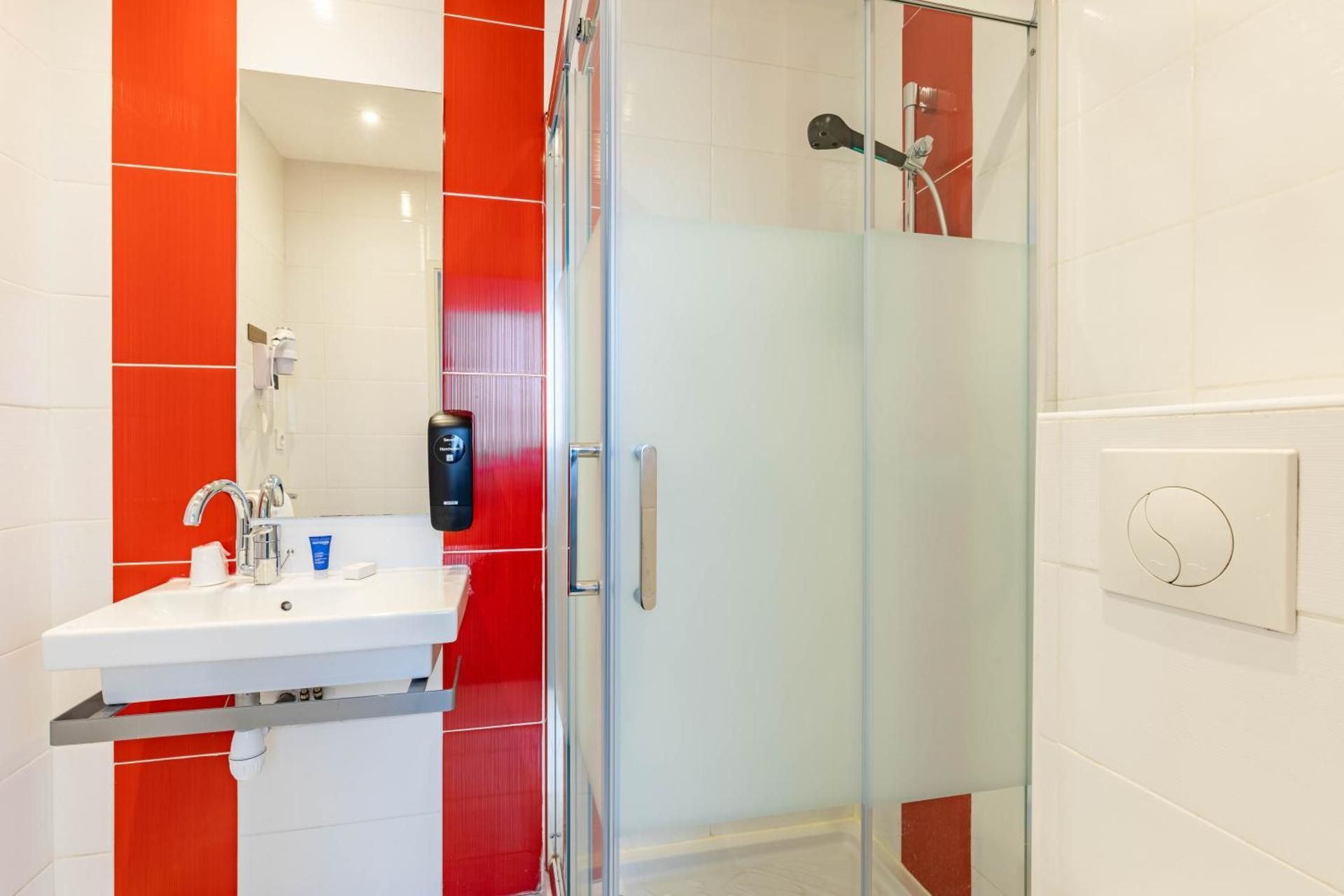 le paris brest hotel Standard Double Room 3