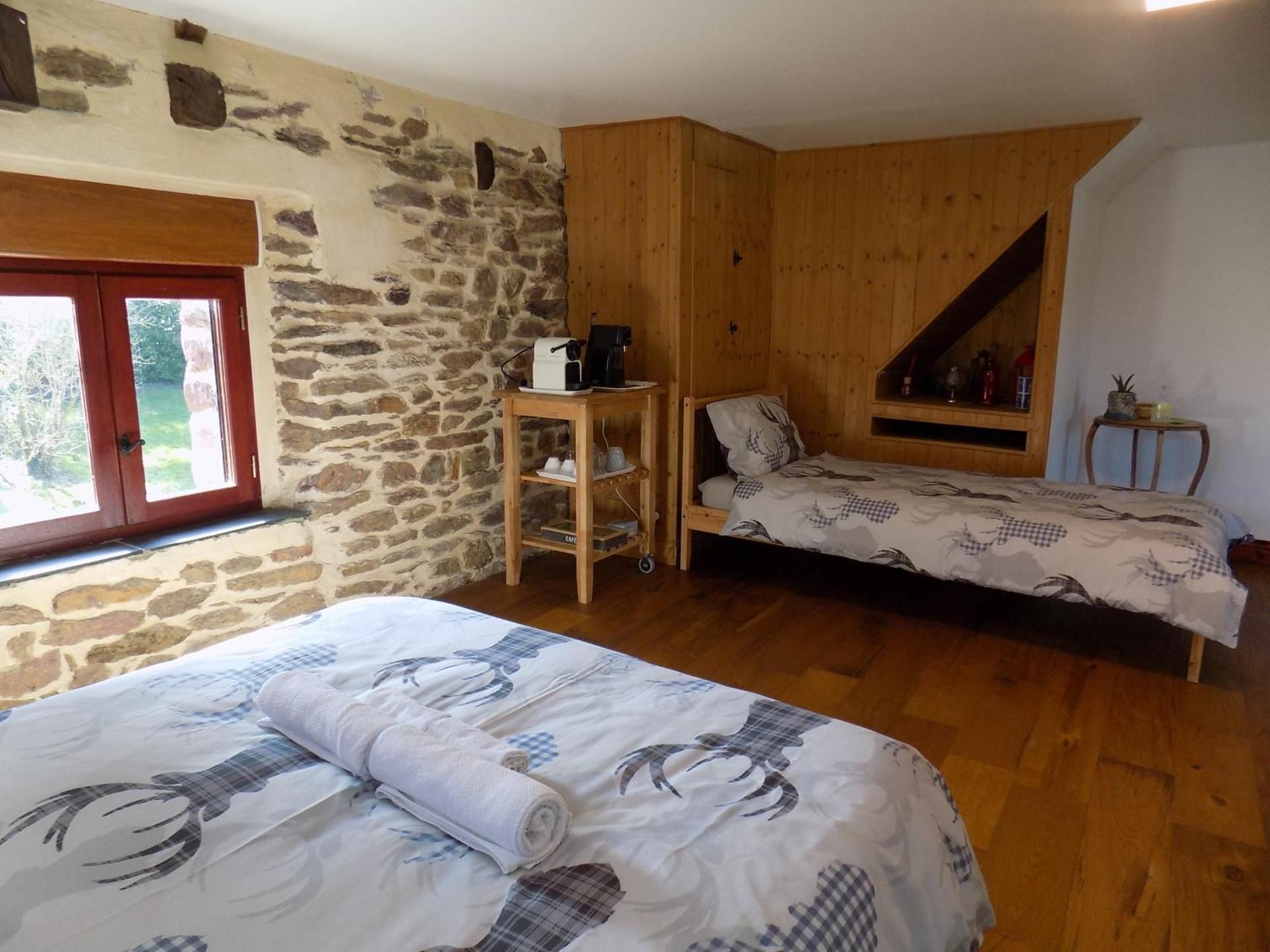 Ianrhu Deluxe Double Room (2 Adults + 1 Child)