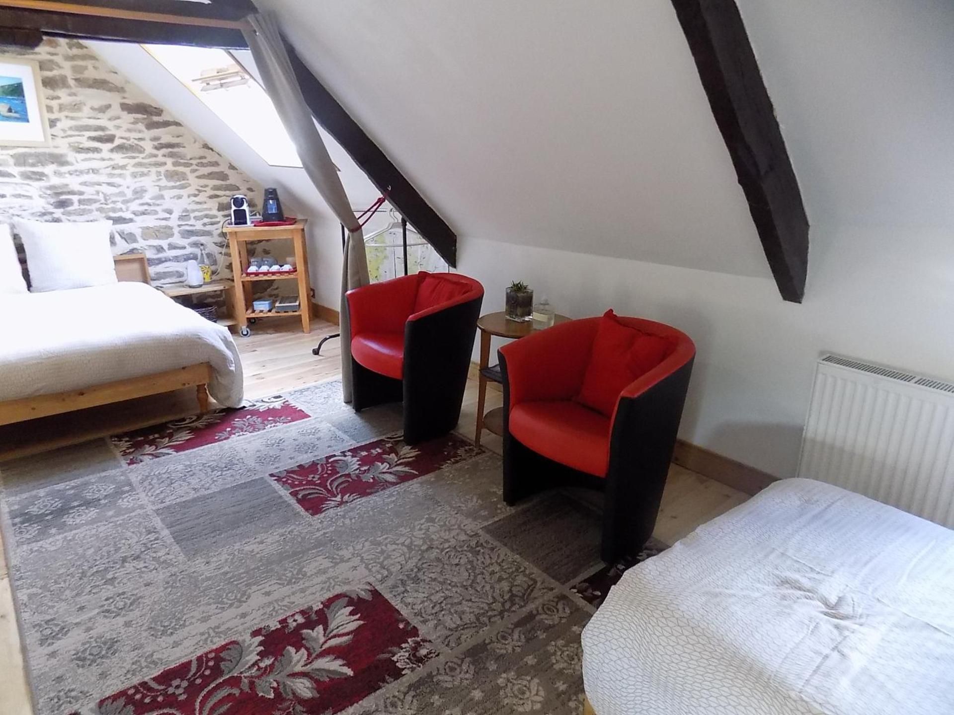 Ianrhu Family Room with Private Bathroom 2