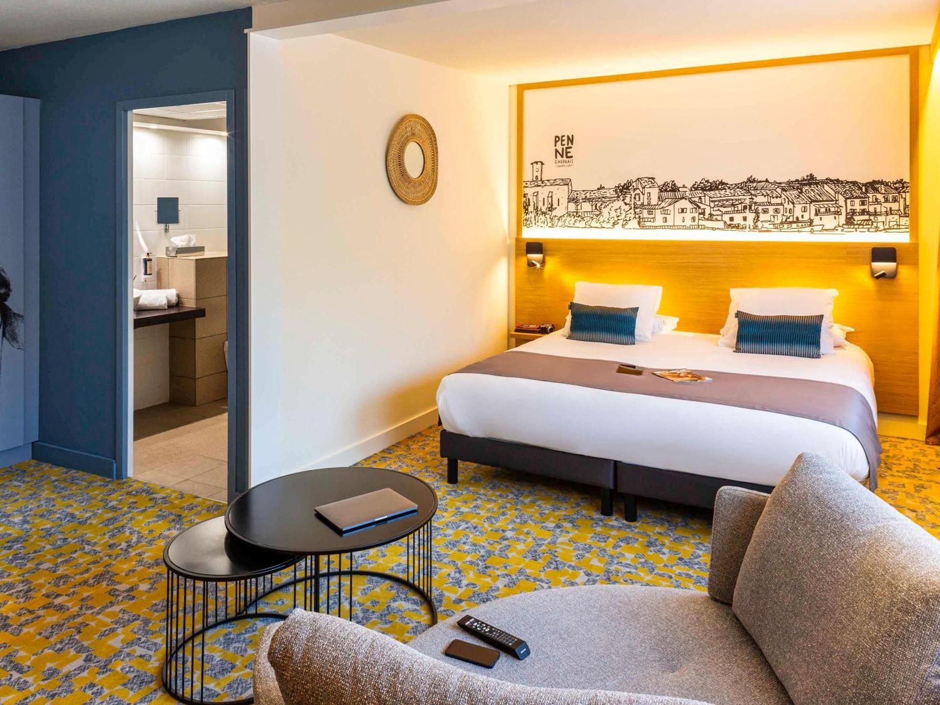 Mercure Agen Centre Privilege Double Room with Pool View 2