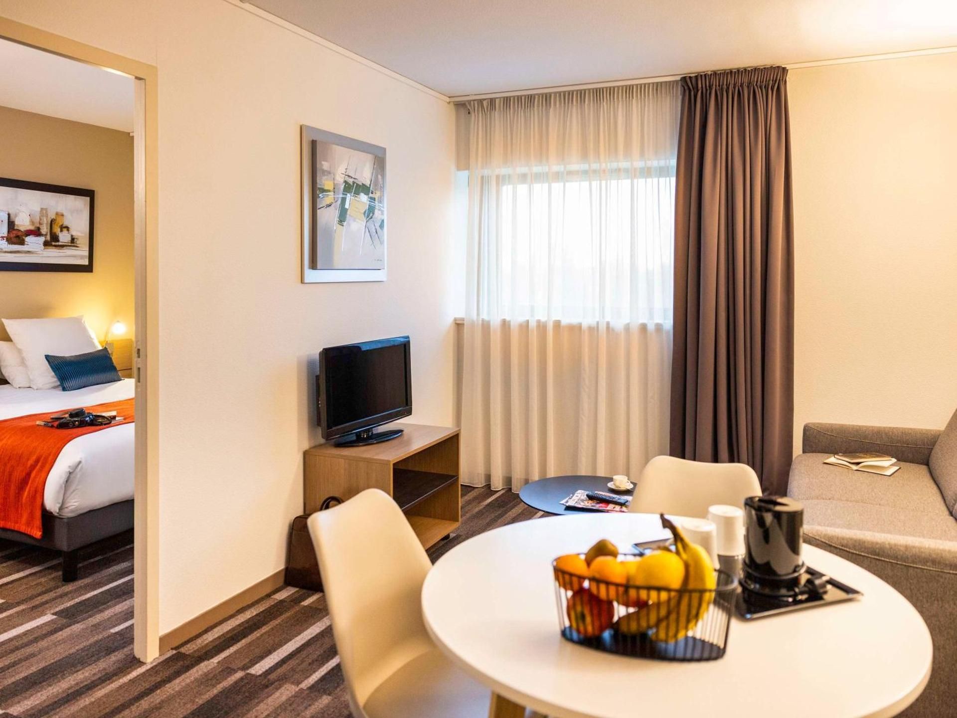 Family Room with Double Bed and Sofa 