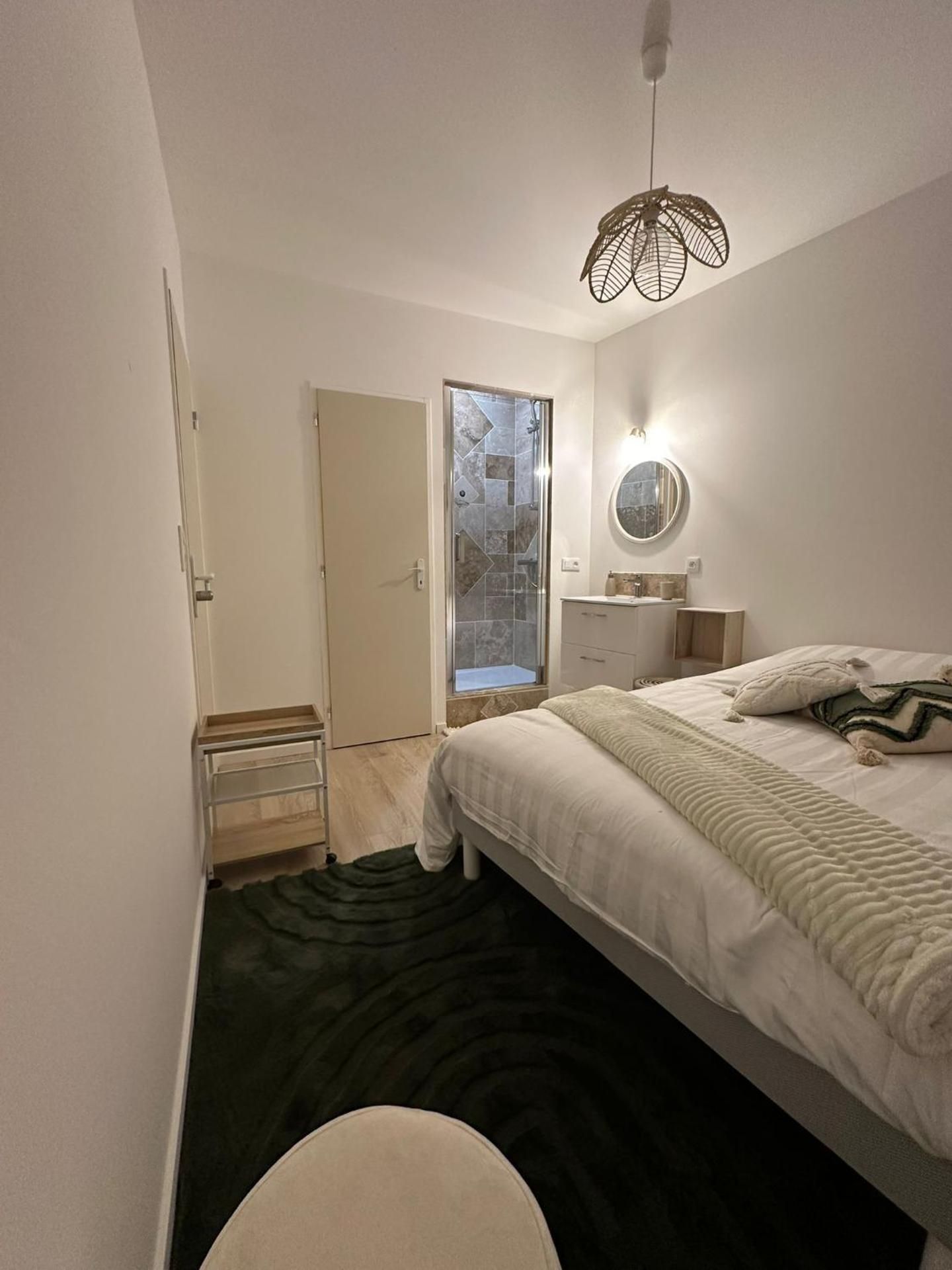 Deluxe Double Room with Shower