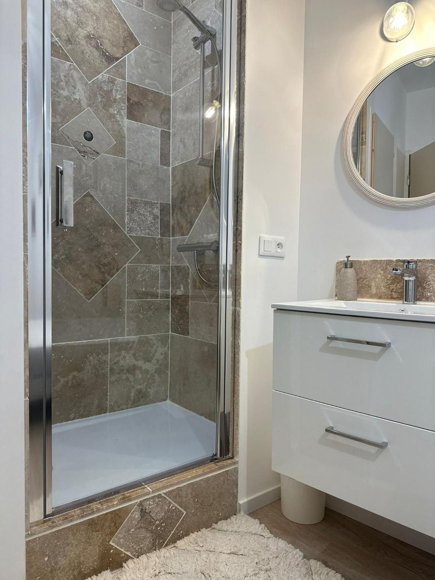 Deluxe Double Room with Shower