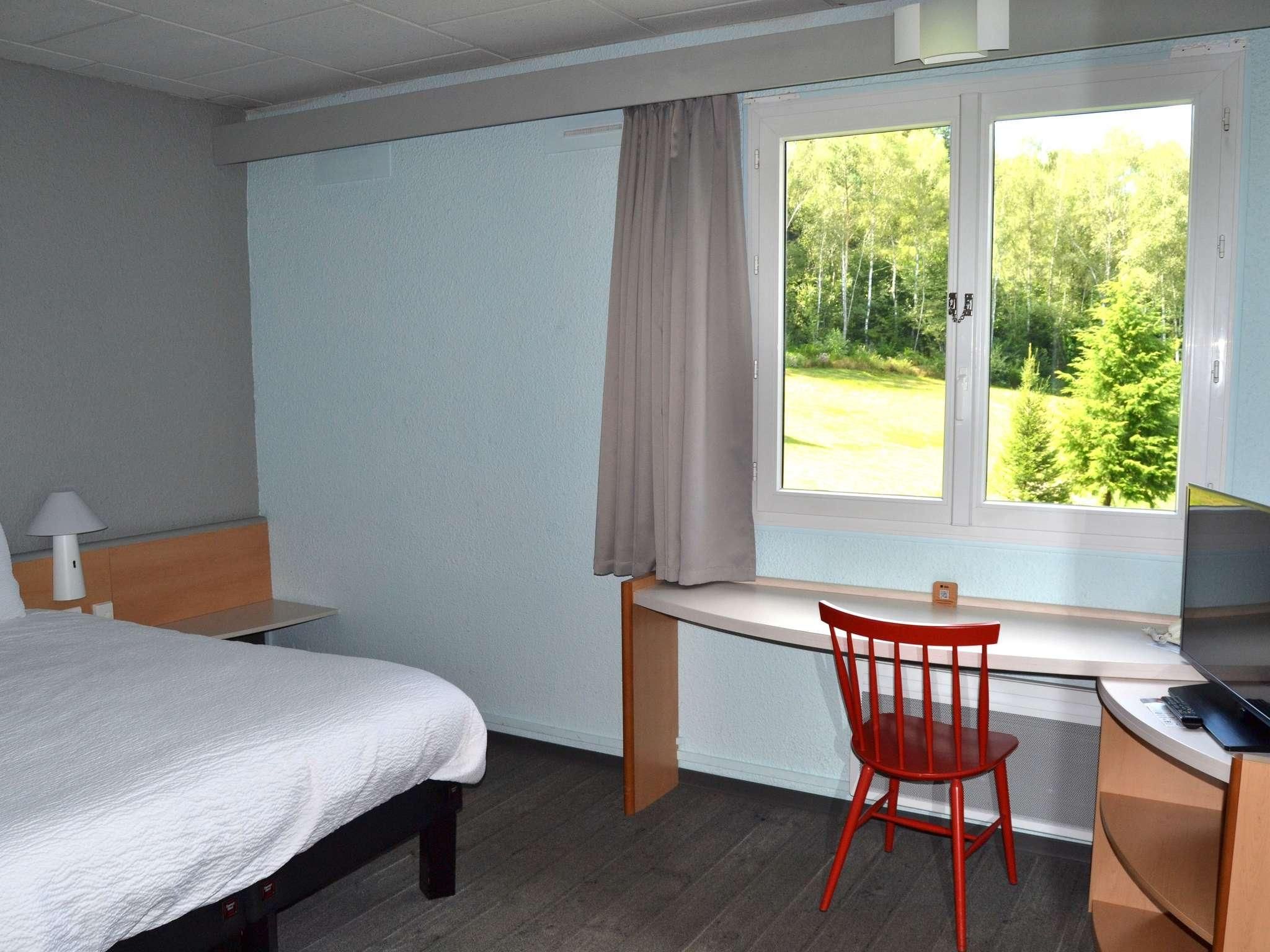 Standard Room with One Double Bed and One Single Bed